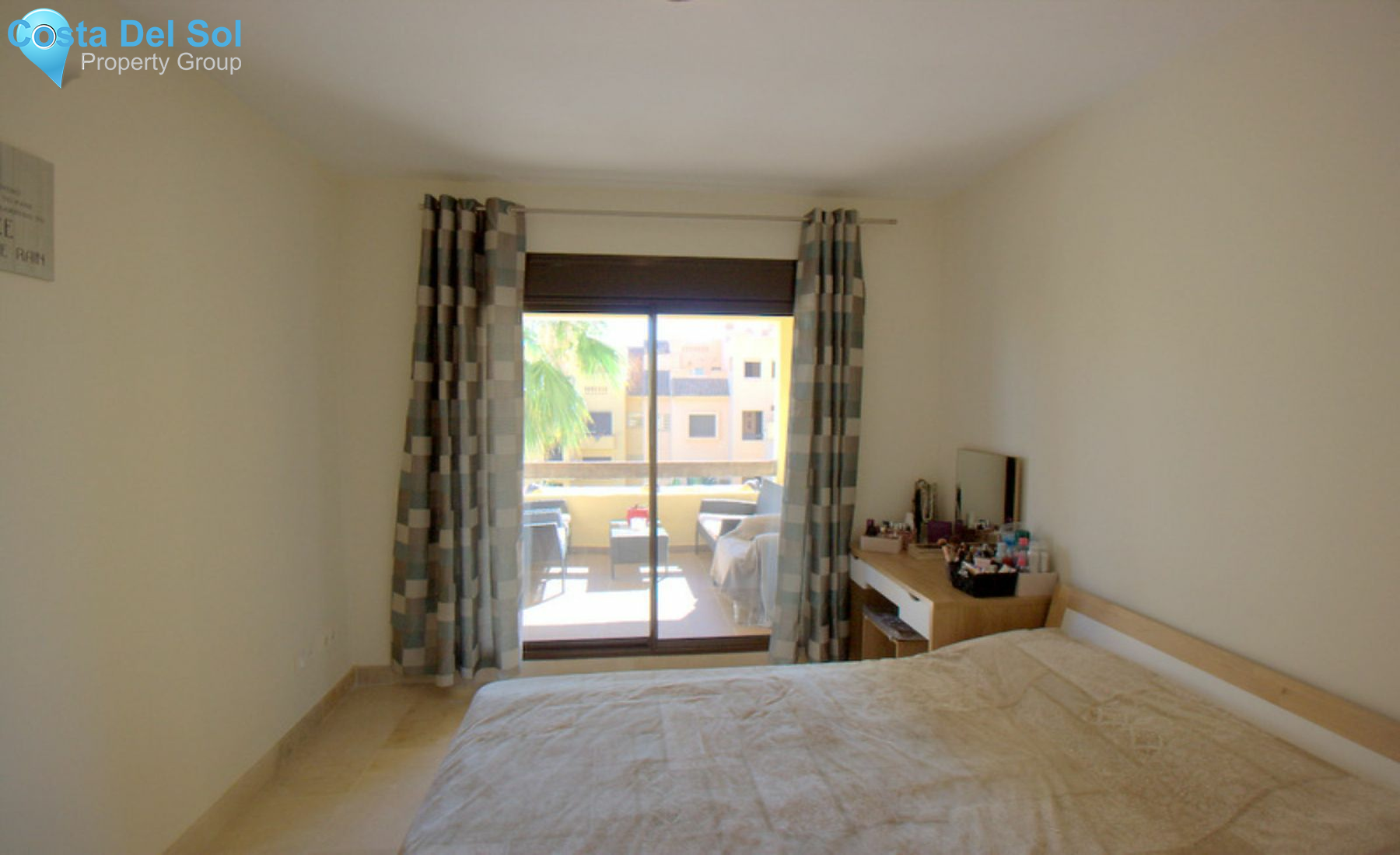 Middle Floor Apartment in La Duquesa-1216694