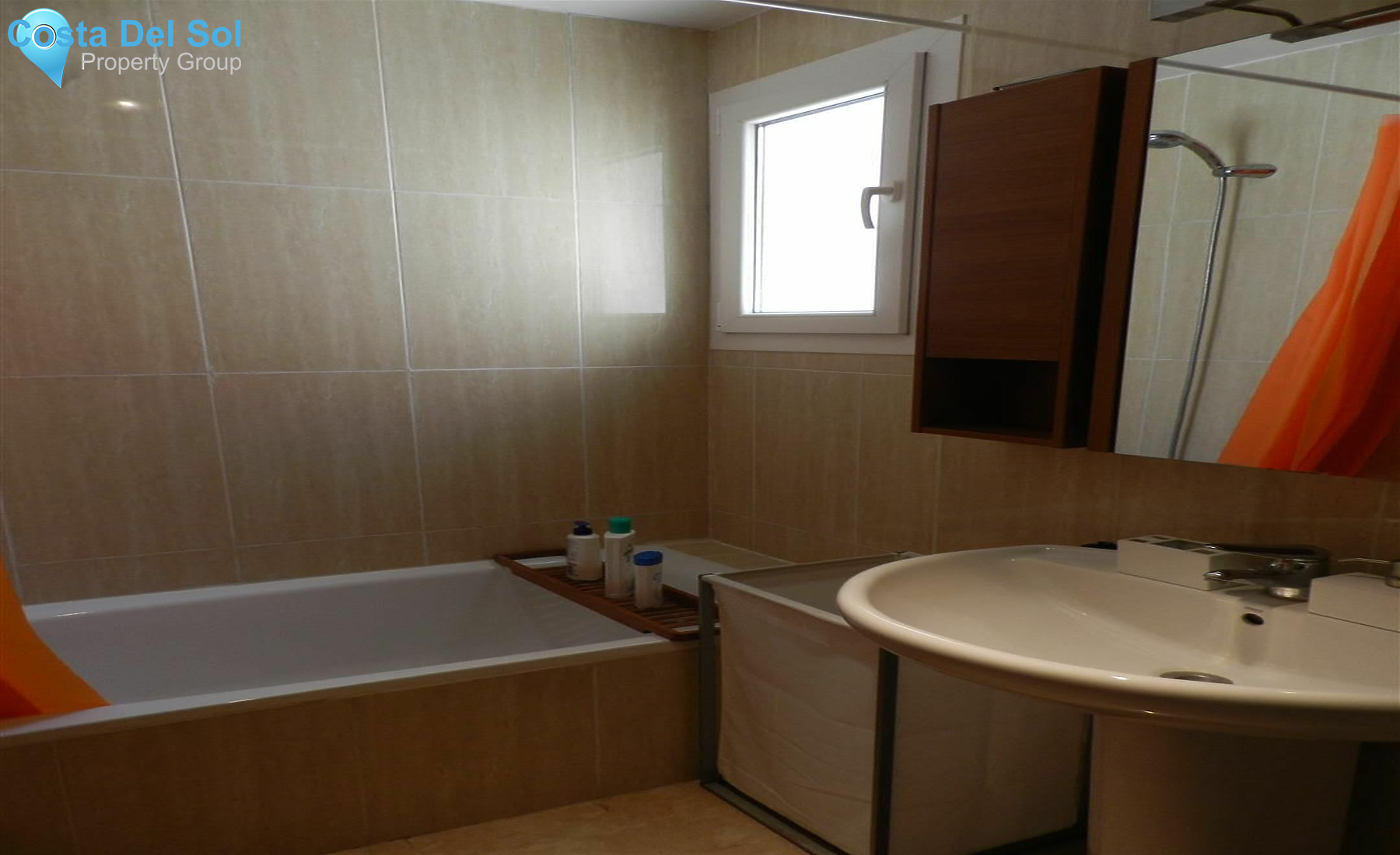 Middle Floor Apartment in La Duquesa-1220280