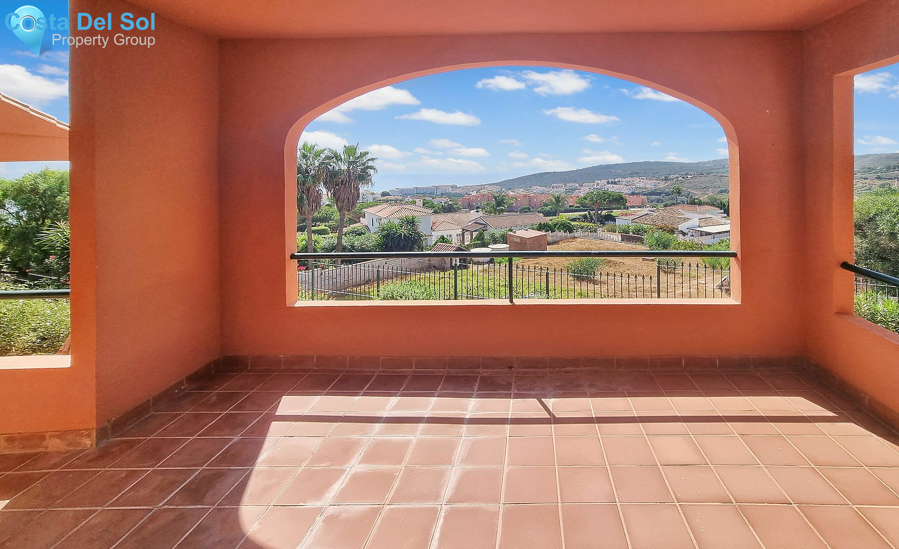 Middle Floor Apartment in La Duquesa-1418799