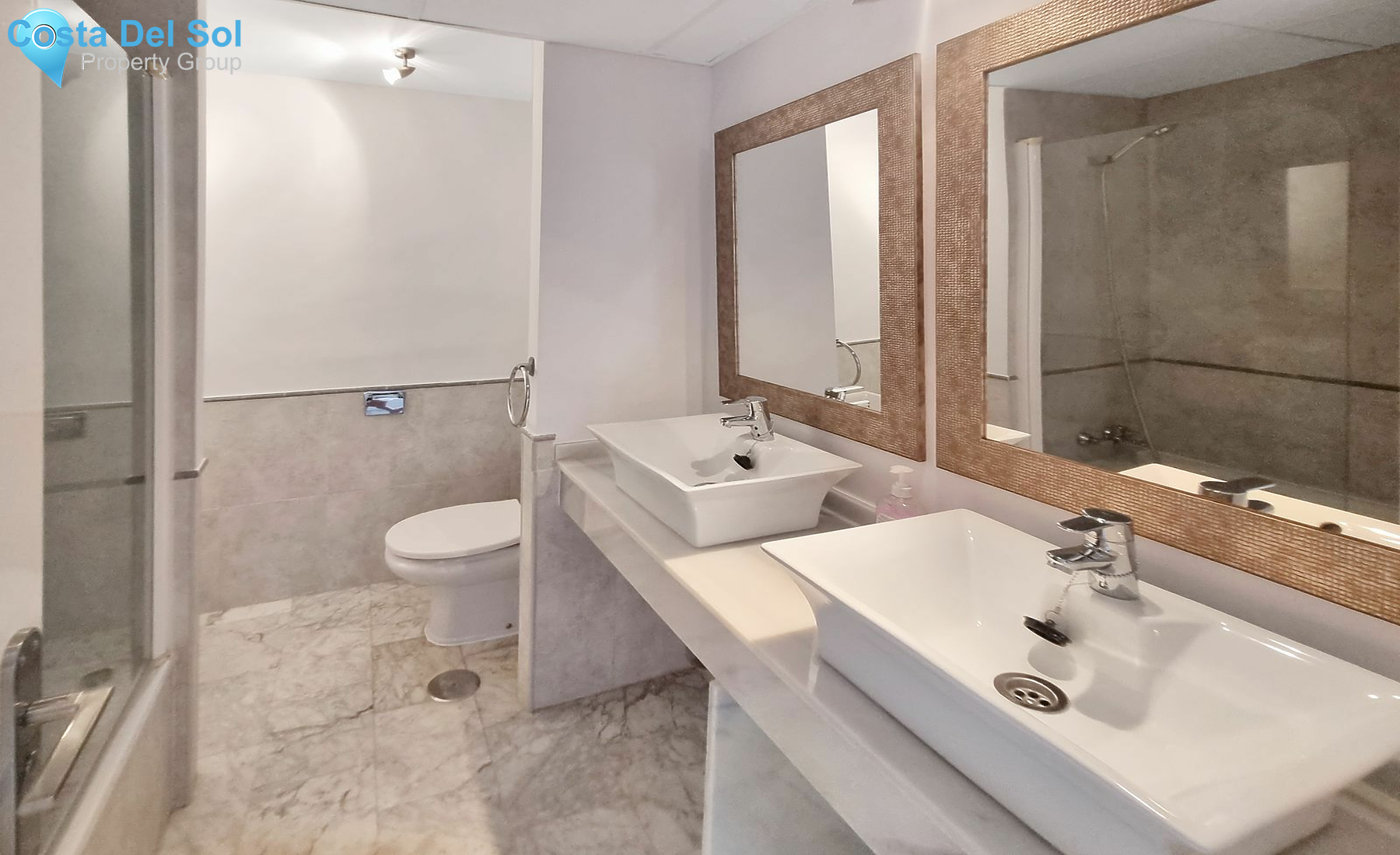 Middle Floor Apartment in La Duquesa-1418811