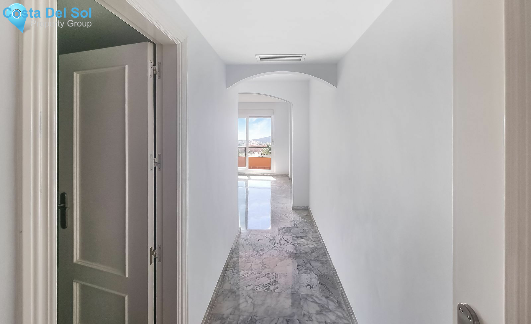 Middle Floor Apartment in La Duquesa-1418812