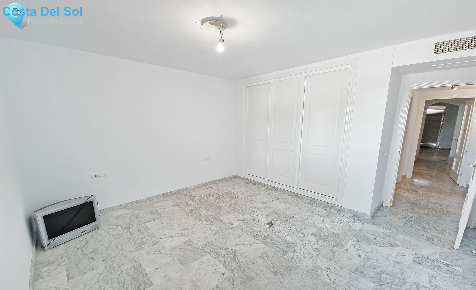 Middle Floor Apartment in La Duquesa-1418813