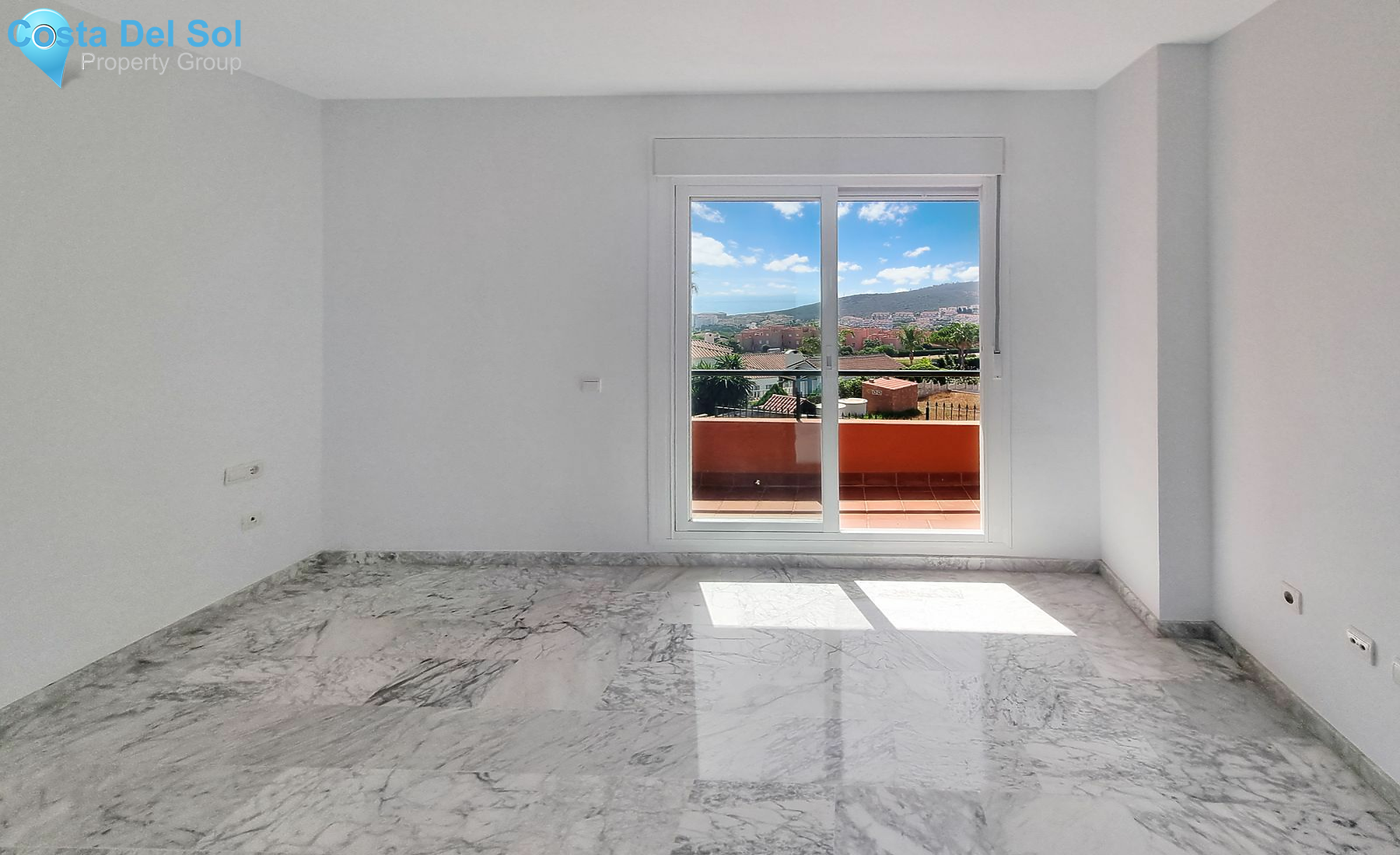 Middle Floor Apartment in La Duquesa-1418814