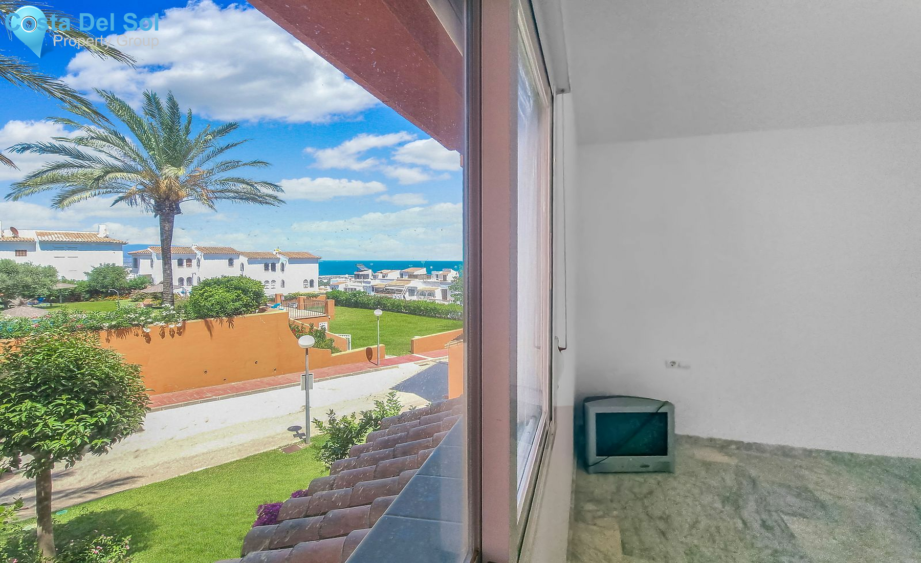 Middle Floor Apartment in La Duquesa-1418815