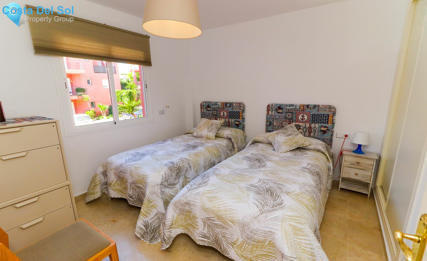 Middle Floor Apartment in La Duquesa-1441906