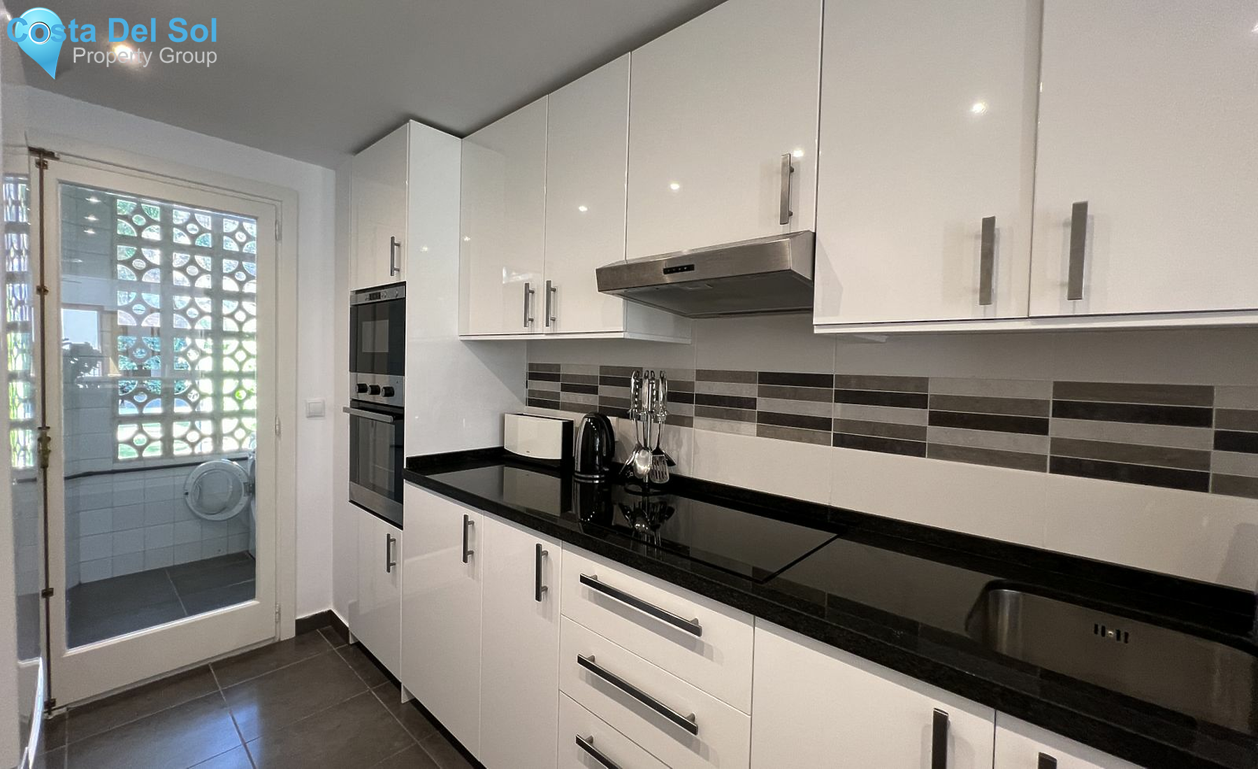 Middle Floor Apartment in La Duquesa-1469323