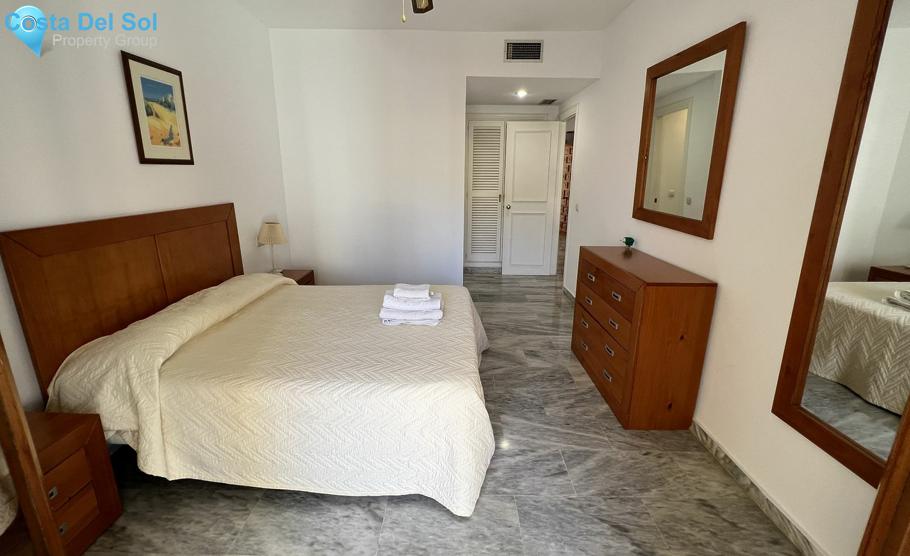 Middle Floor Apartment in La Duquesa-1469342