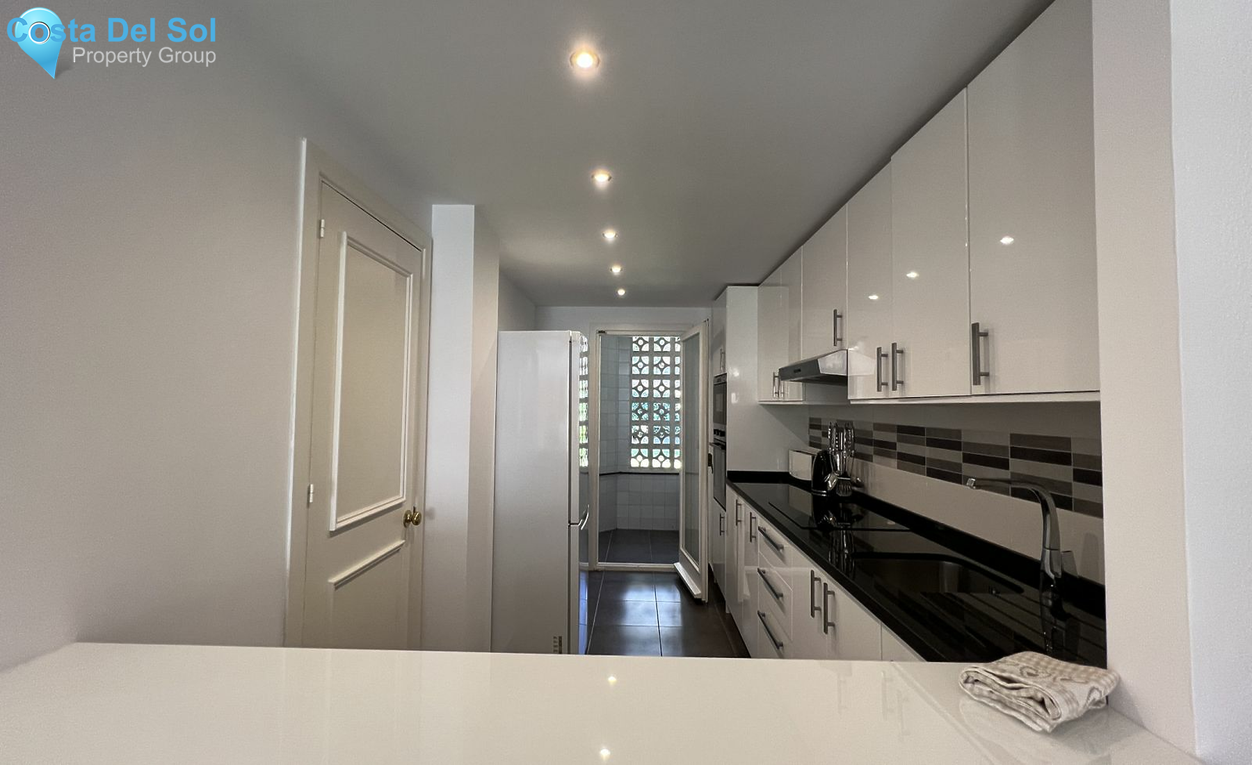 Middle Floor Apartment in La Duquesa-1469330