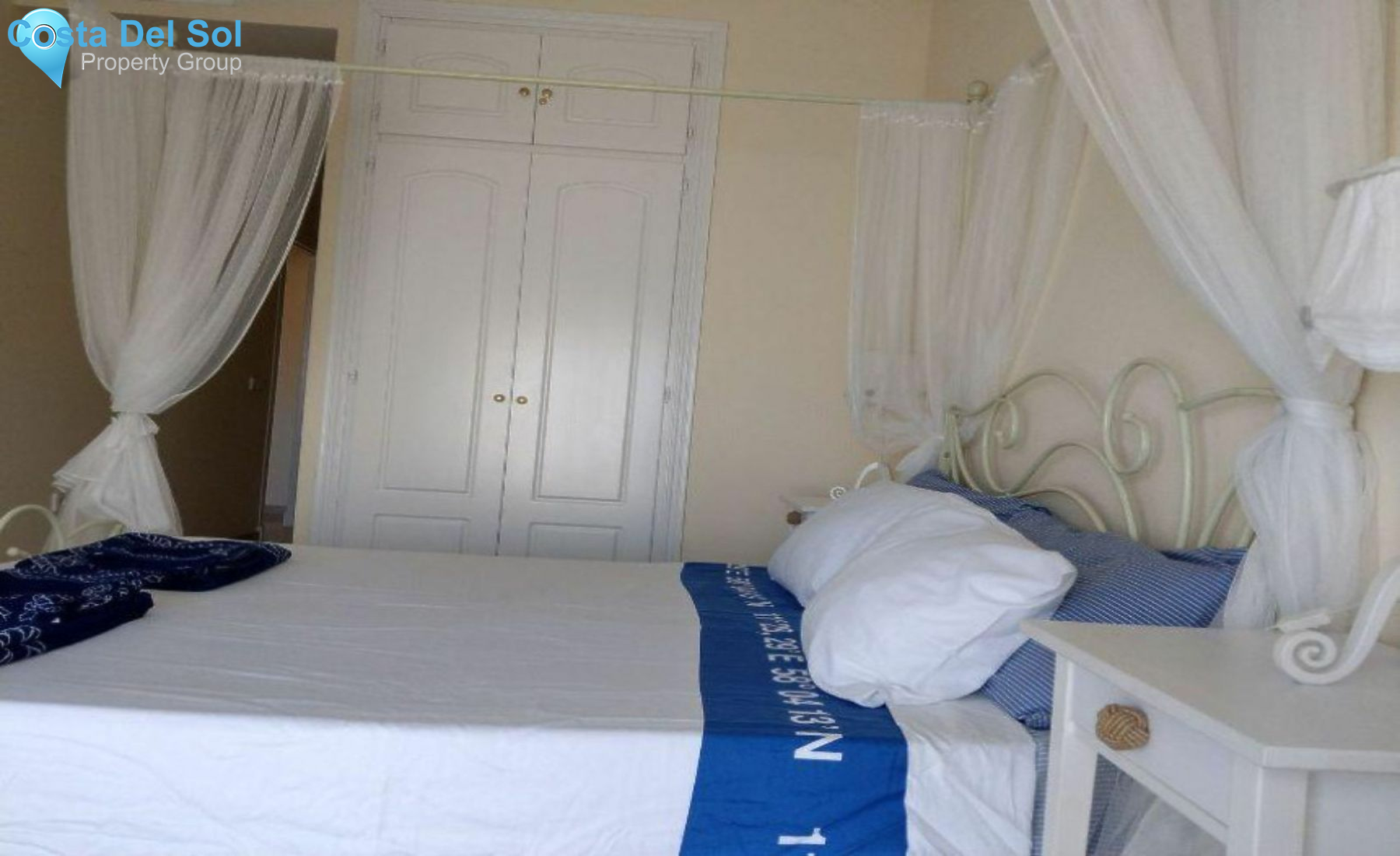 Middle Floor Apartment in La Duquesa-1544644