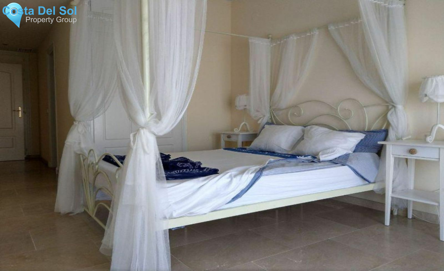 Middle Floor Apartment in La Duquesa-1544630