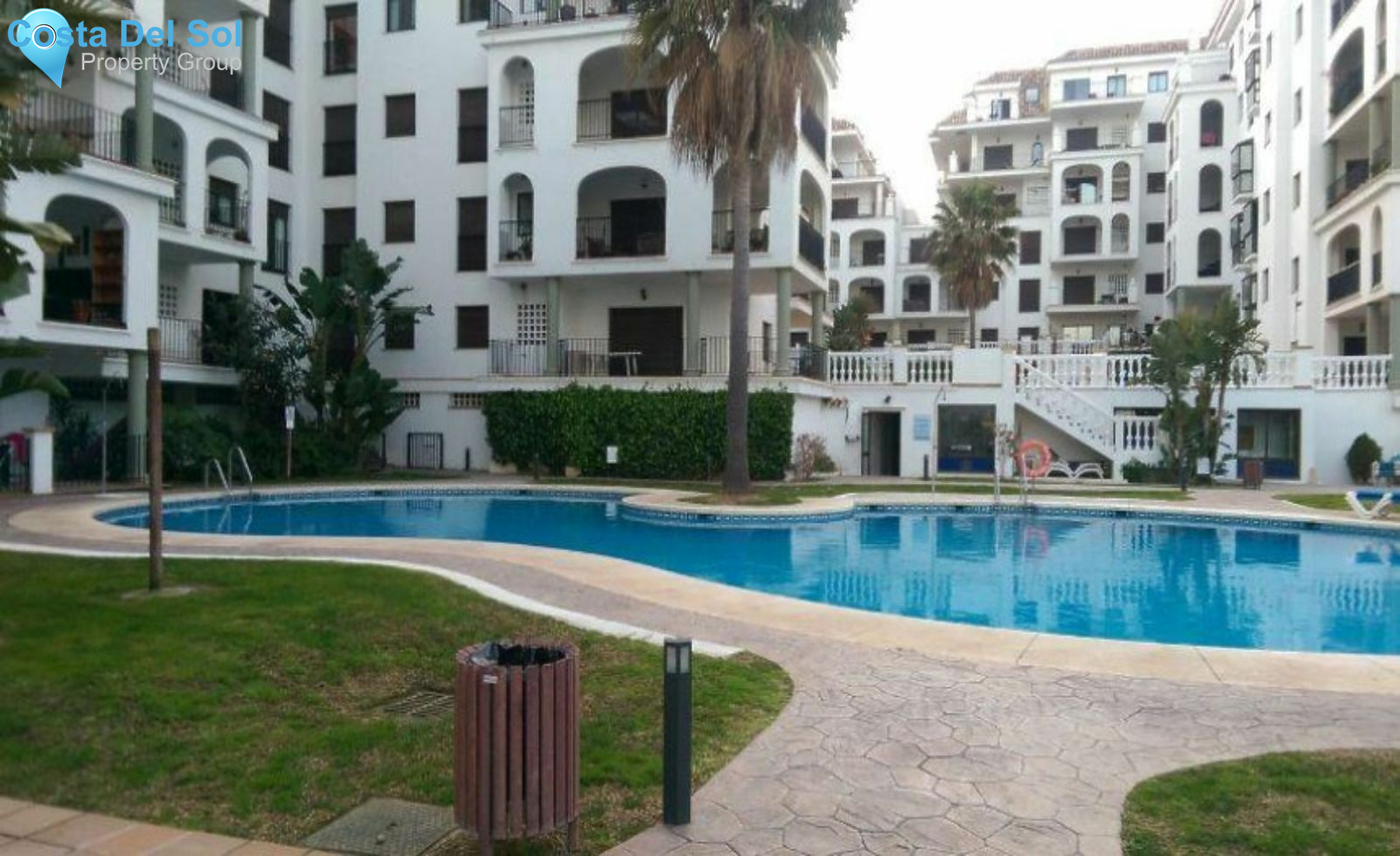 Middle Floor Apartment in La Duquesa-1544636