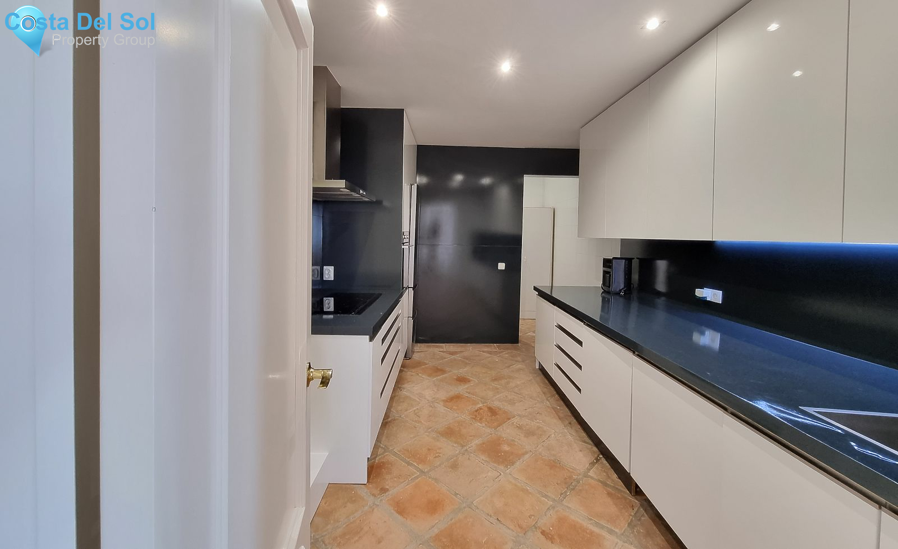 Middle Floor Apartment in La Mairena-1481218