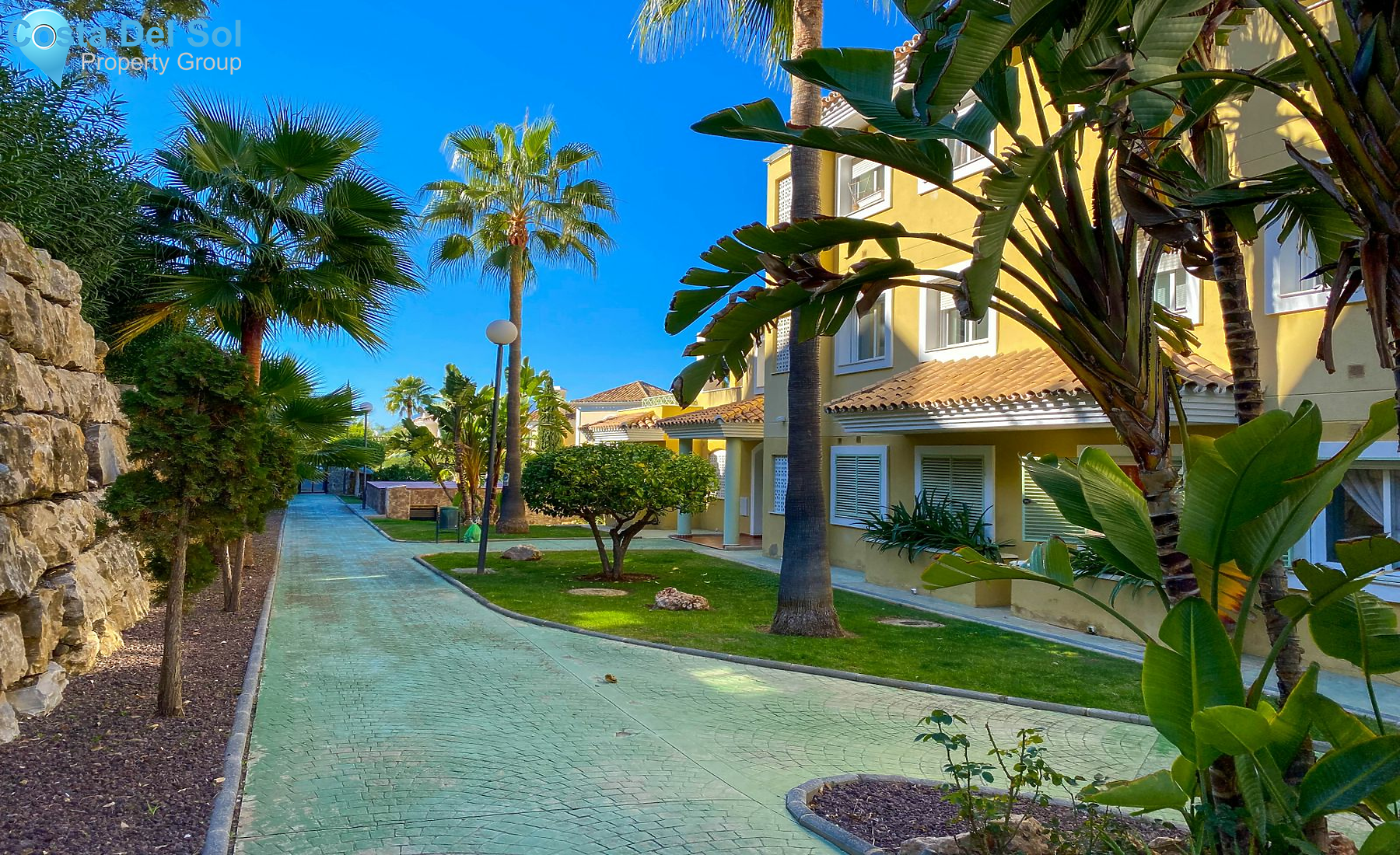 Middle Floor Apartment in Las Brisas-1192470