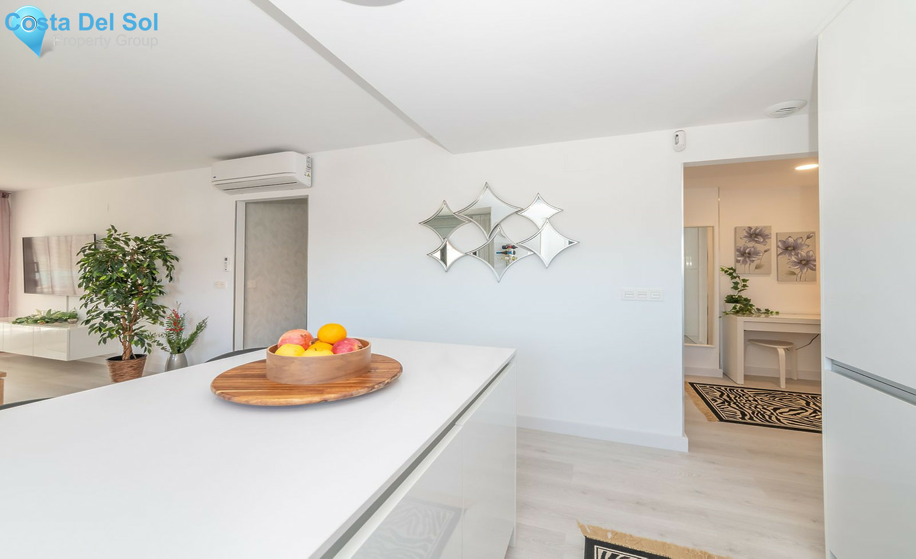 Middle Floor Apartment in Las Lagunas-1542770