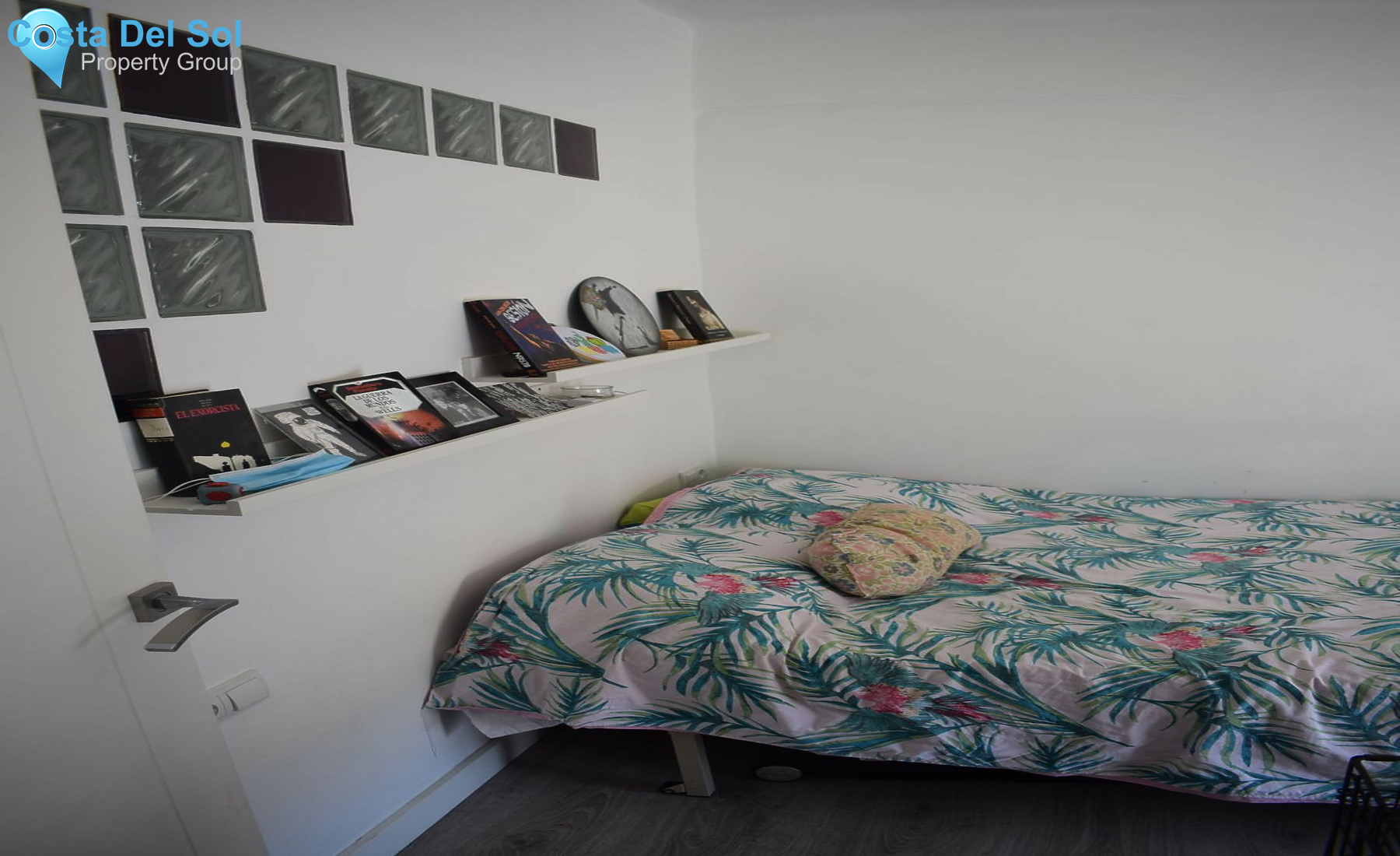 Middle Floor Apartment in Malaga Centro-1290429