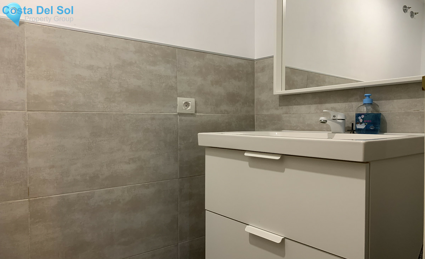 Middle Floor Apartment in Marbella-1301380