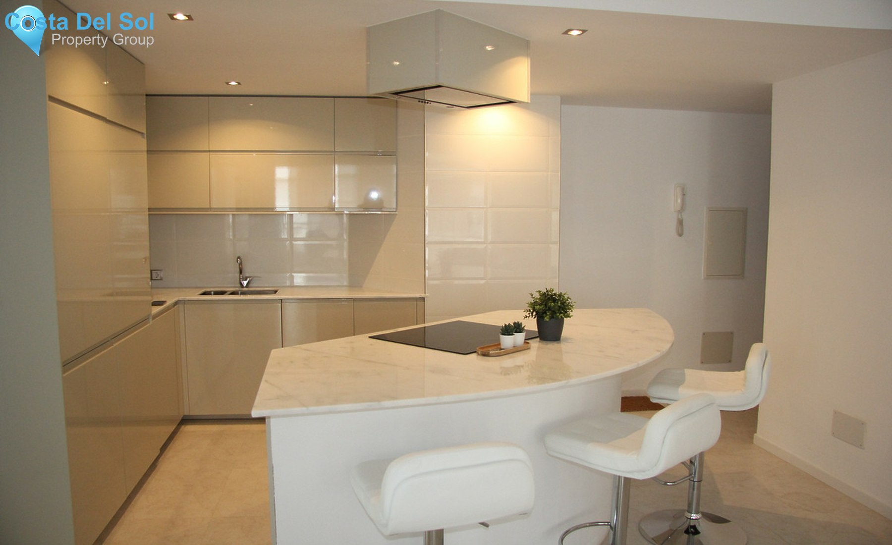Middle Floor Apartment in Marbella-1407941