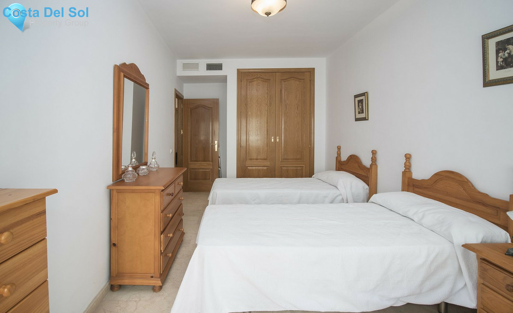 Middle Floor Apartment in Marbella-1526393