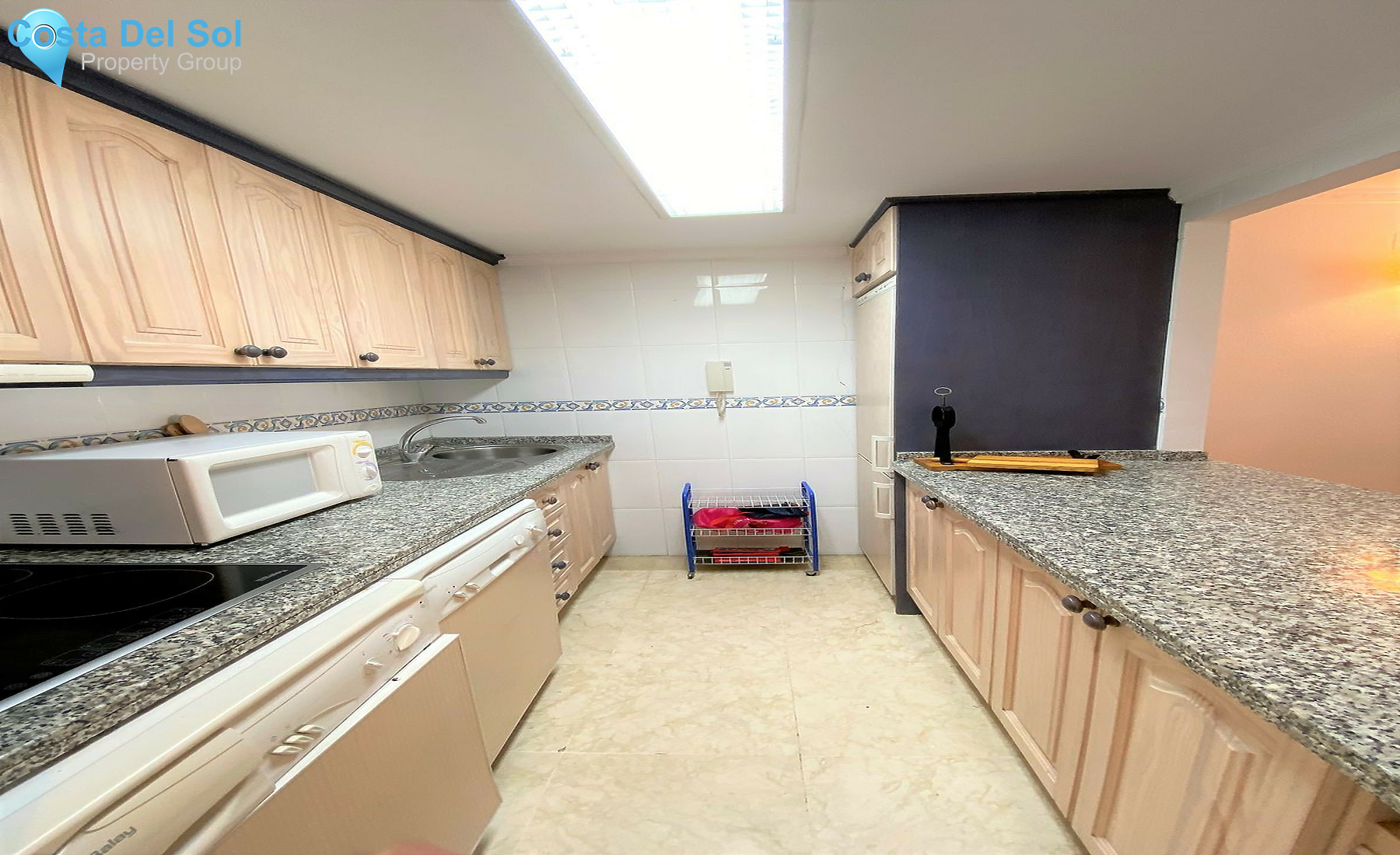 Middle Floor Apartment in Marbella-1527408