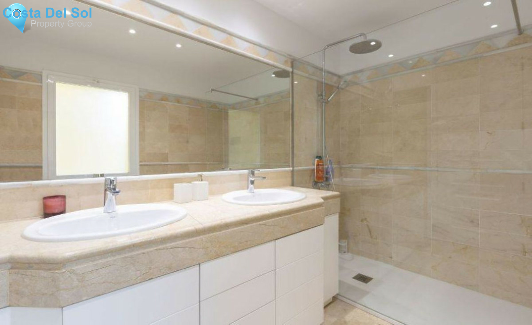 Middle Floor Apartment in Marbella-1536049