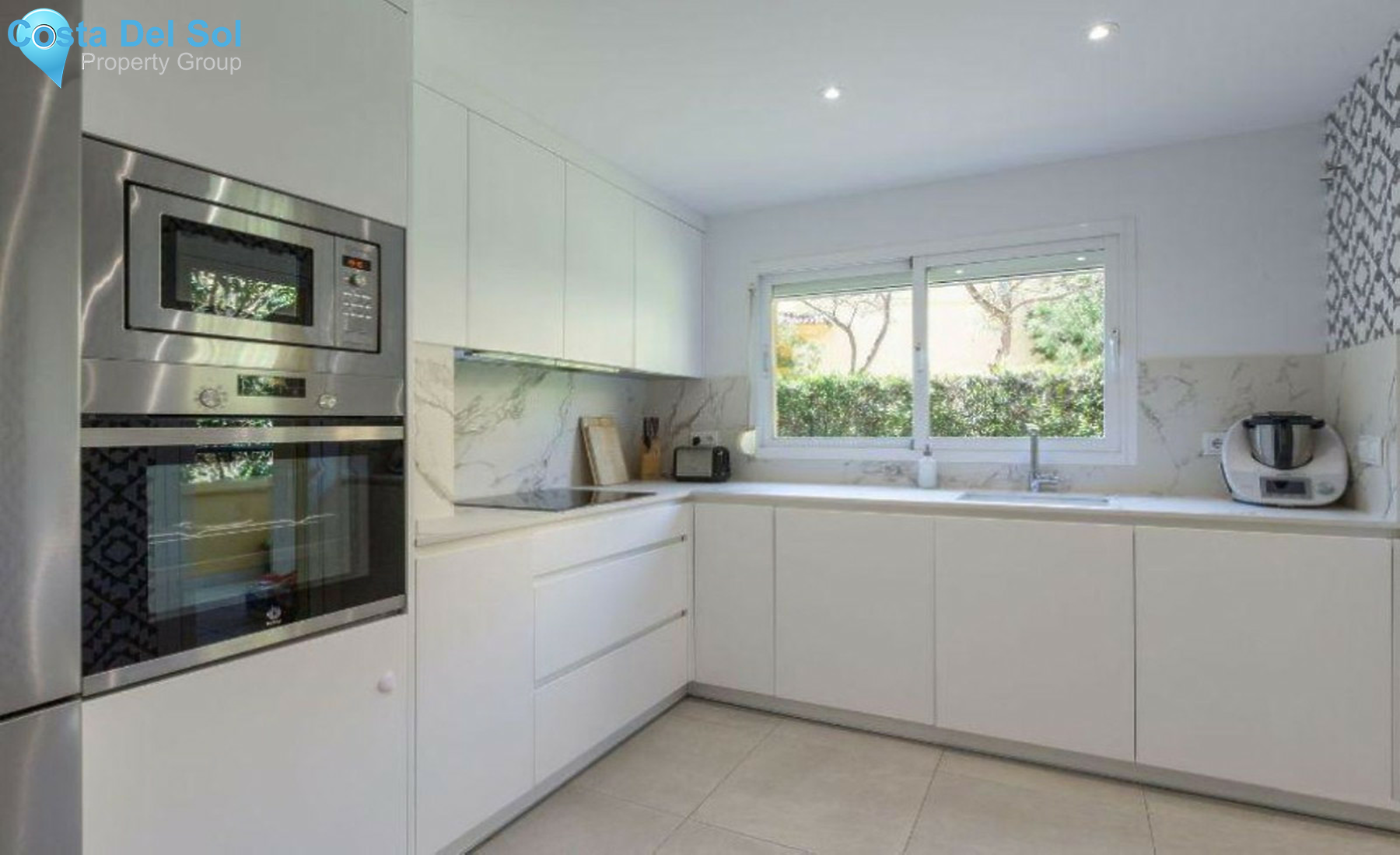 Middle Floor Apartment in Marbella-1536050