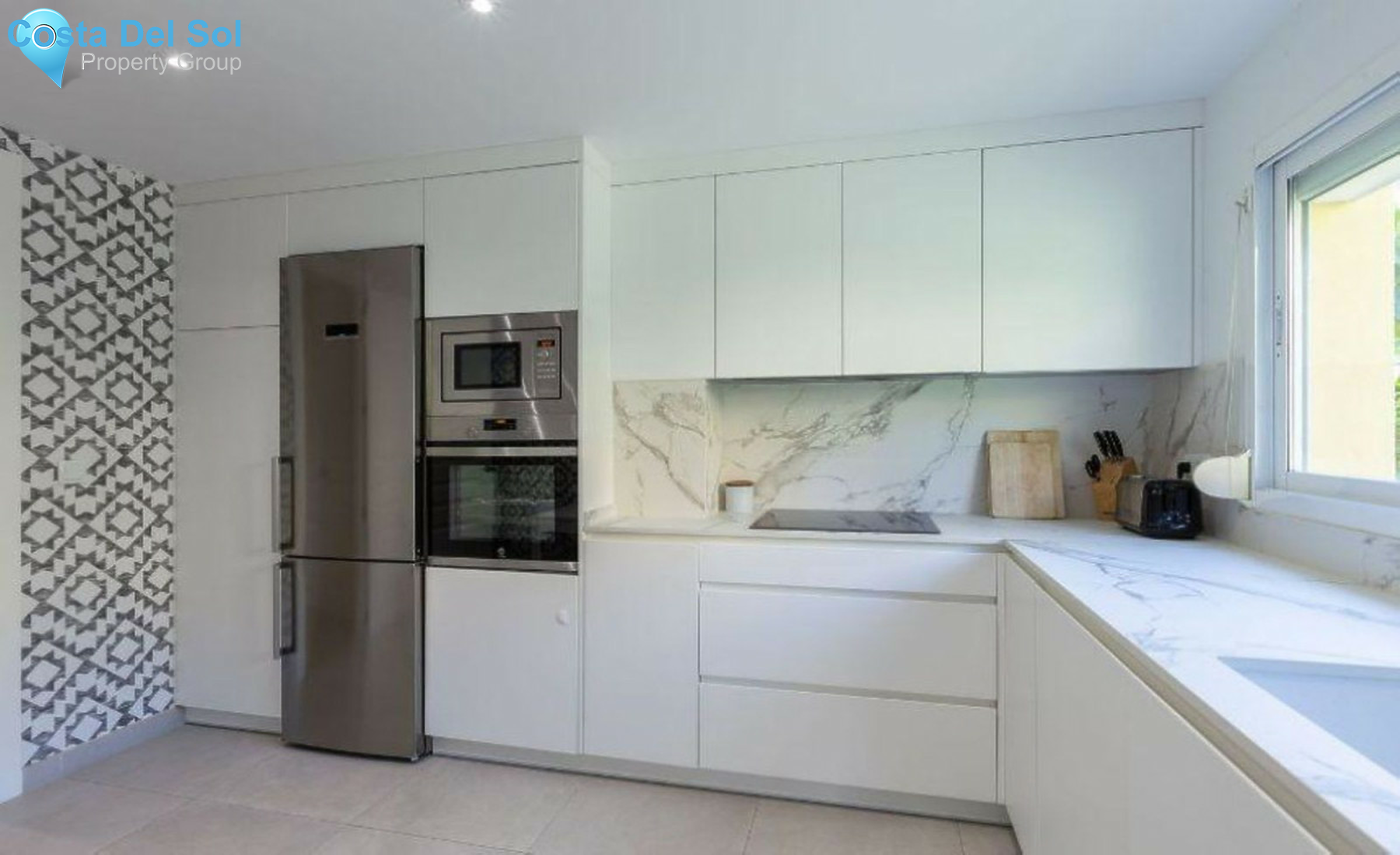 Middle Floor Apartment in Marbella-1536052