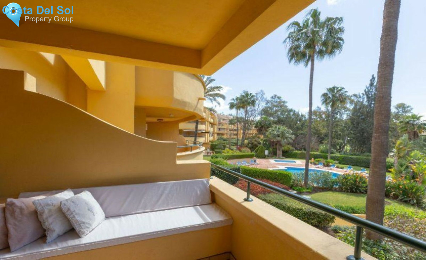 Middle Floor Apartment in Marbella-1536053
