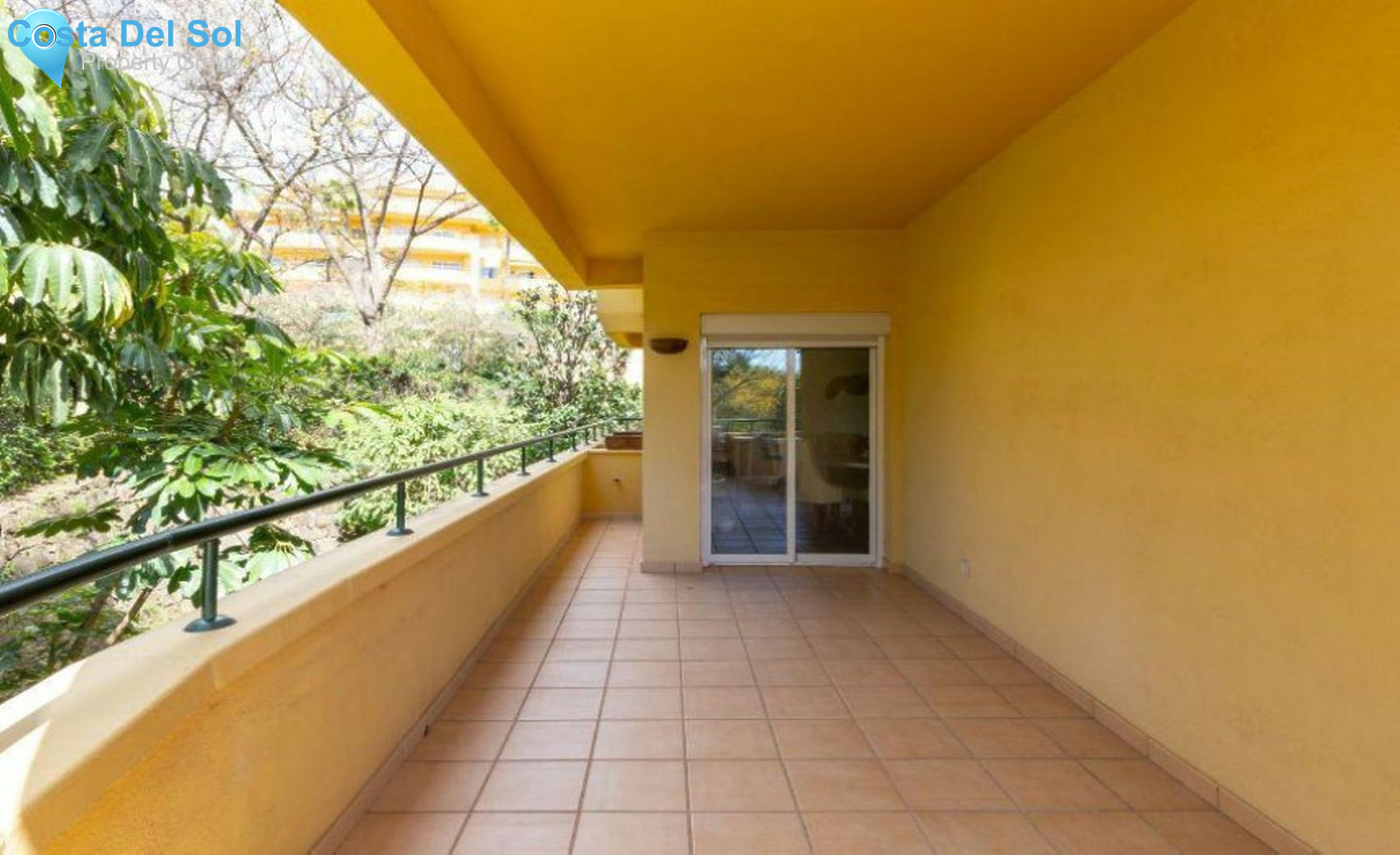 Middle Floor Apartment in Marbella-1536057