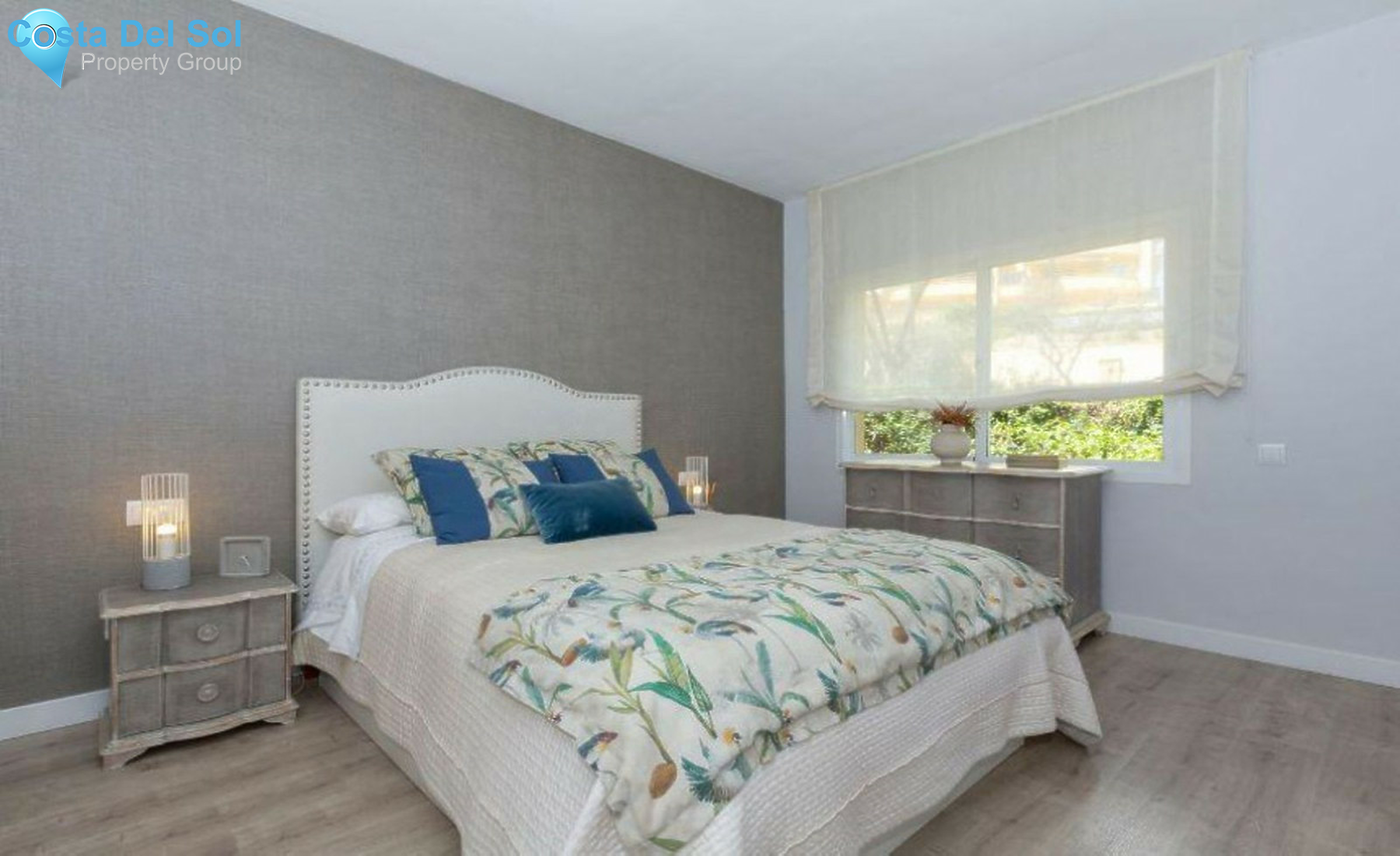 Middle Floor Apartment in Marbella-1536043