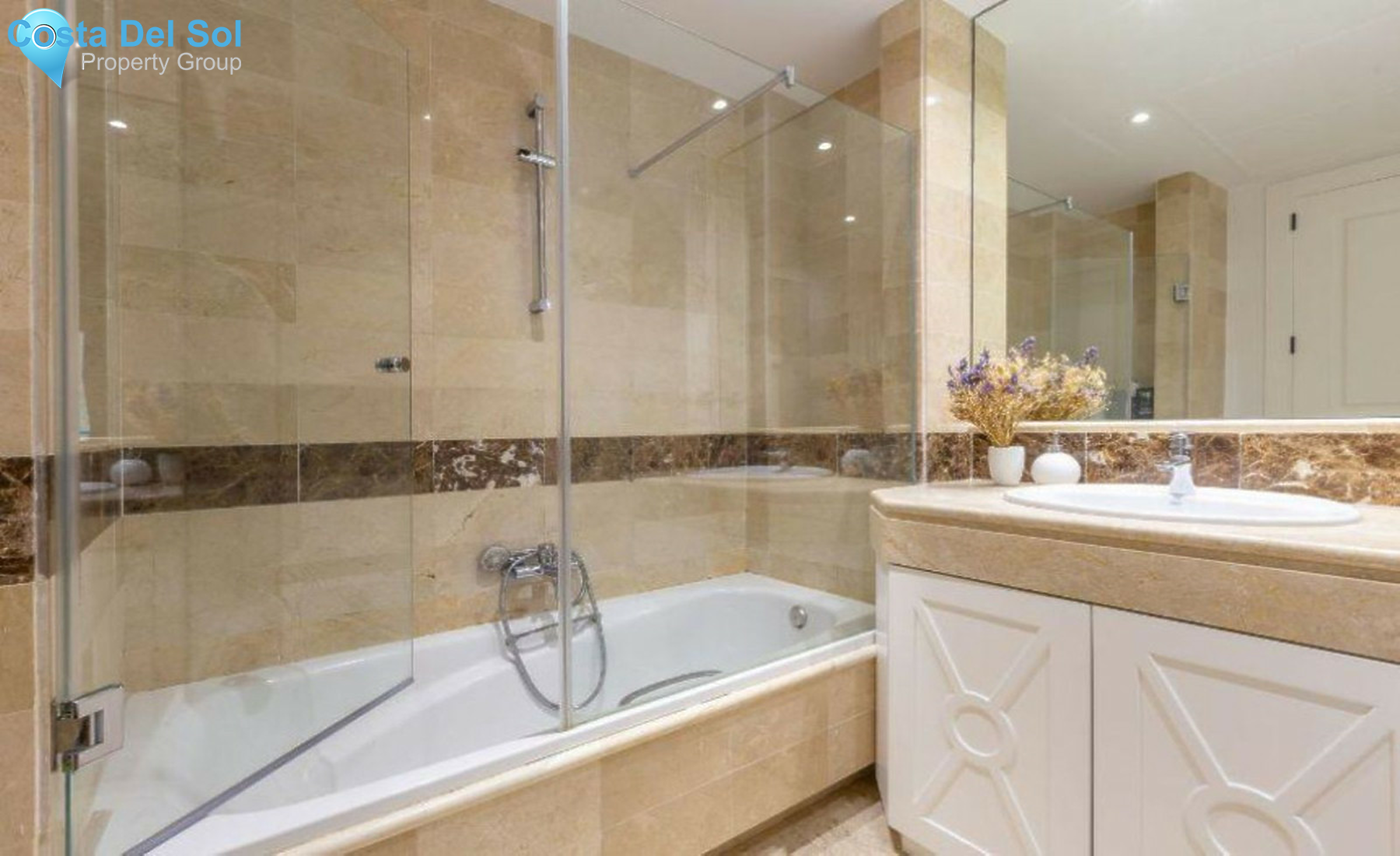 Middle Floor Apartment in Marbella-1536047