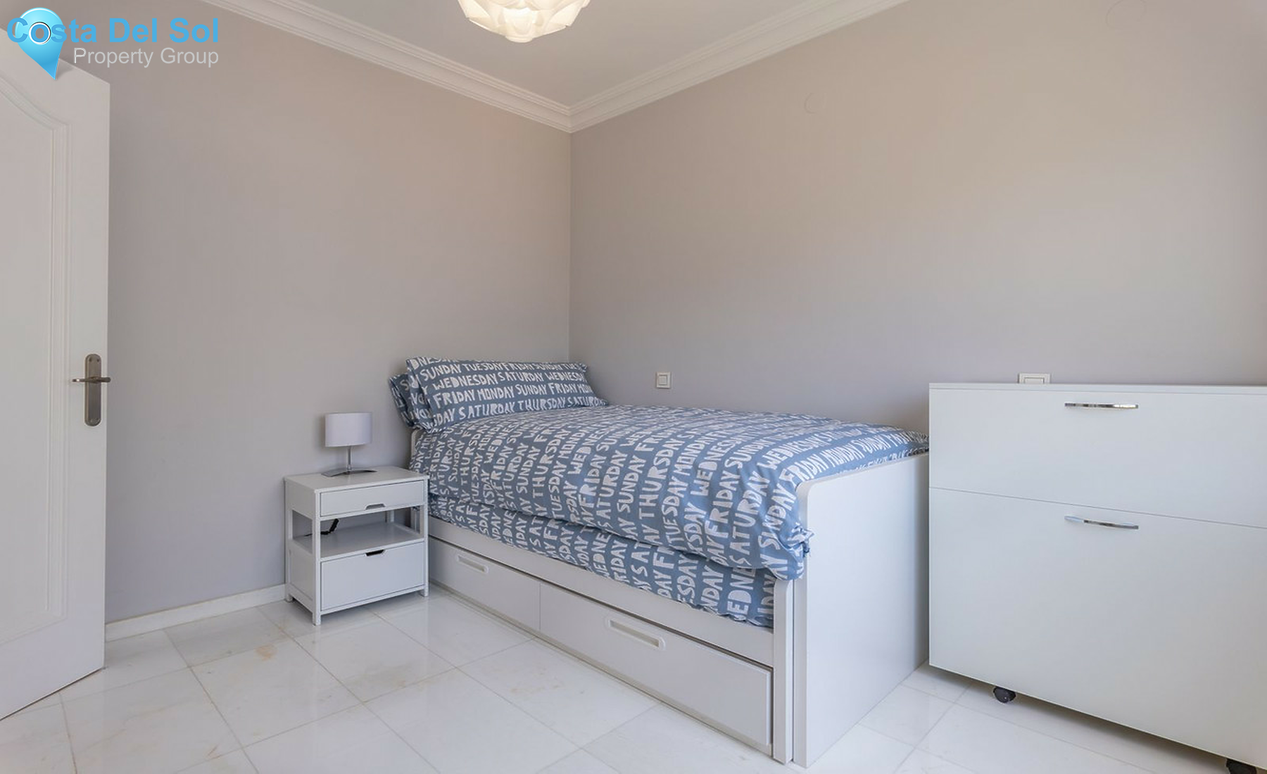 Middle Floor Apartment in Marbella-1540624