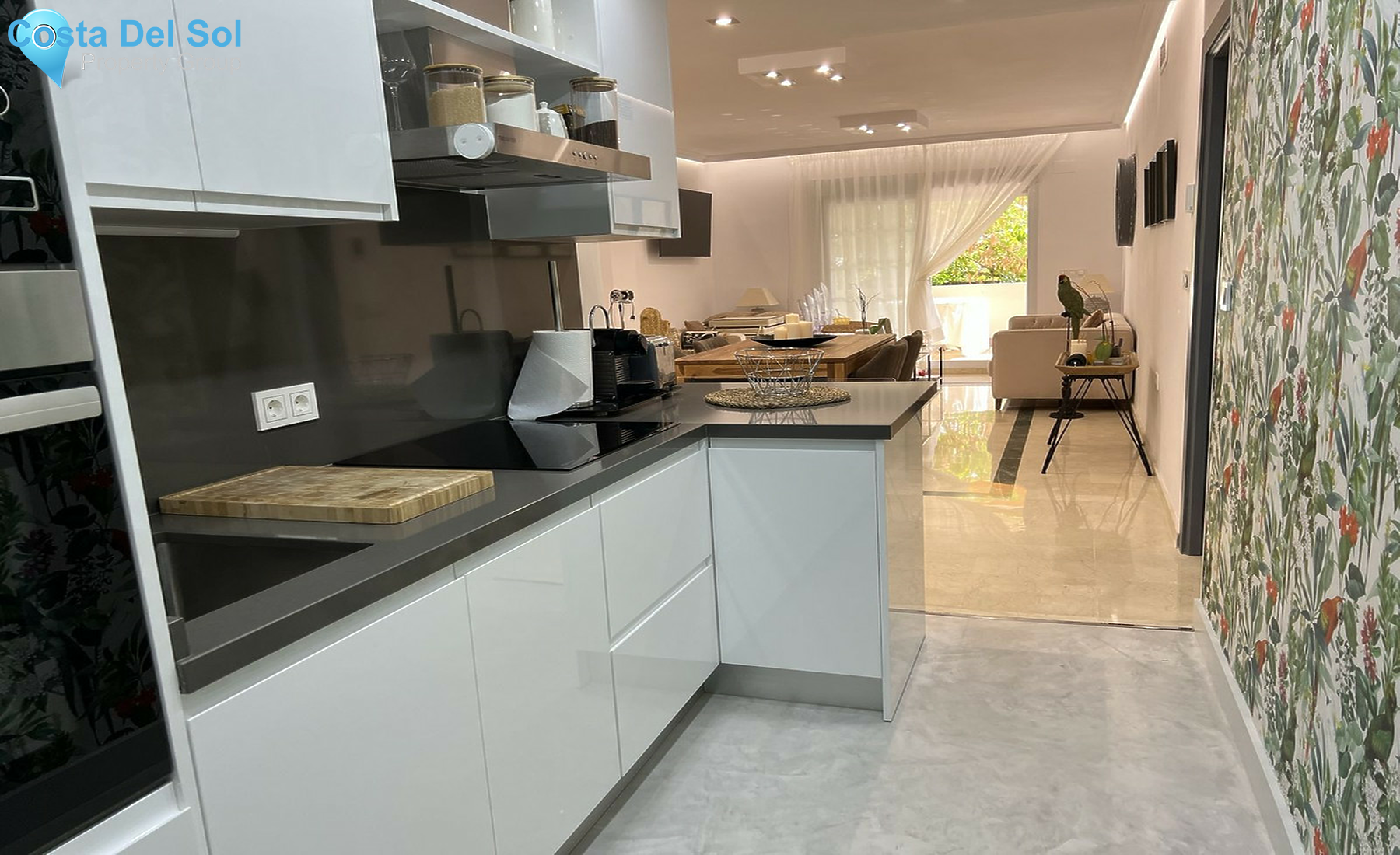 Middle Floor Apartment in Marbella-1557037