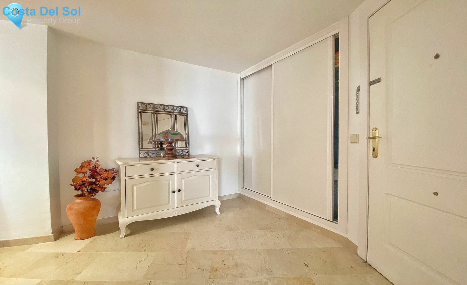 Middle Floor Apartment in Marbella-1131327