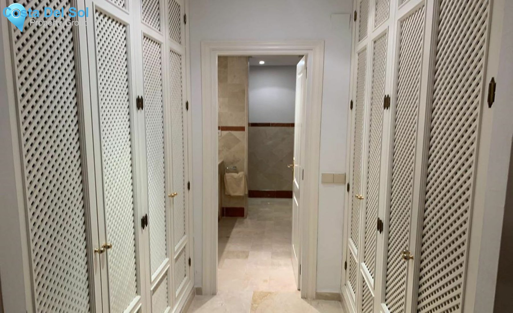 Middle Floor Apartment in Marbella-1224556