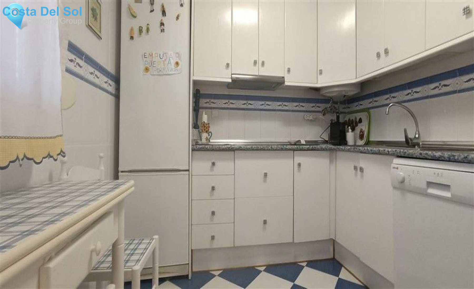 Middle Floor Apartment in Marbella-1443658