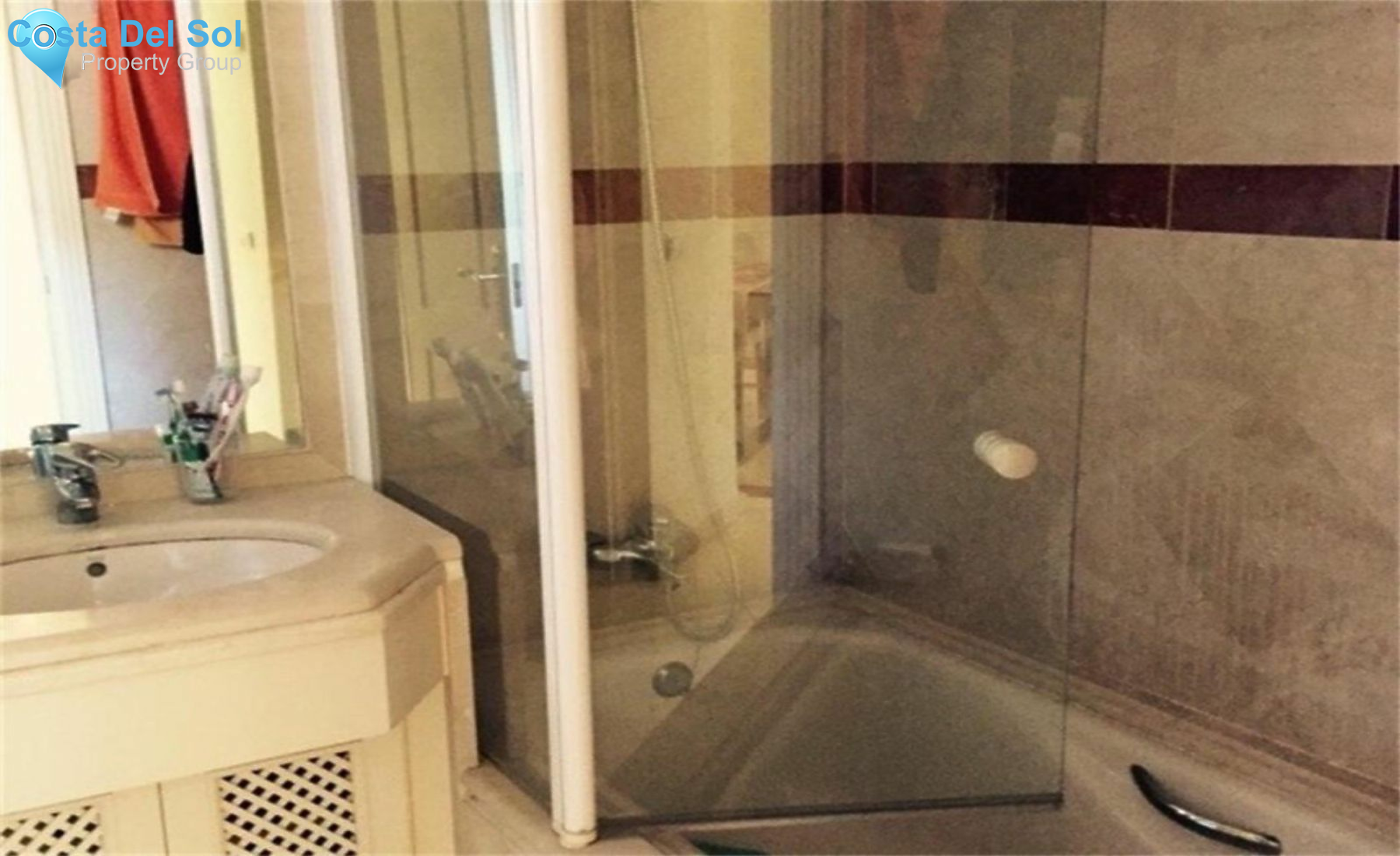 Middle Floor Apartment in Marbella-1482087