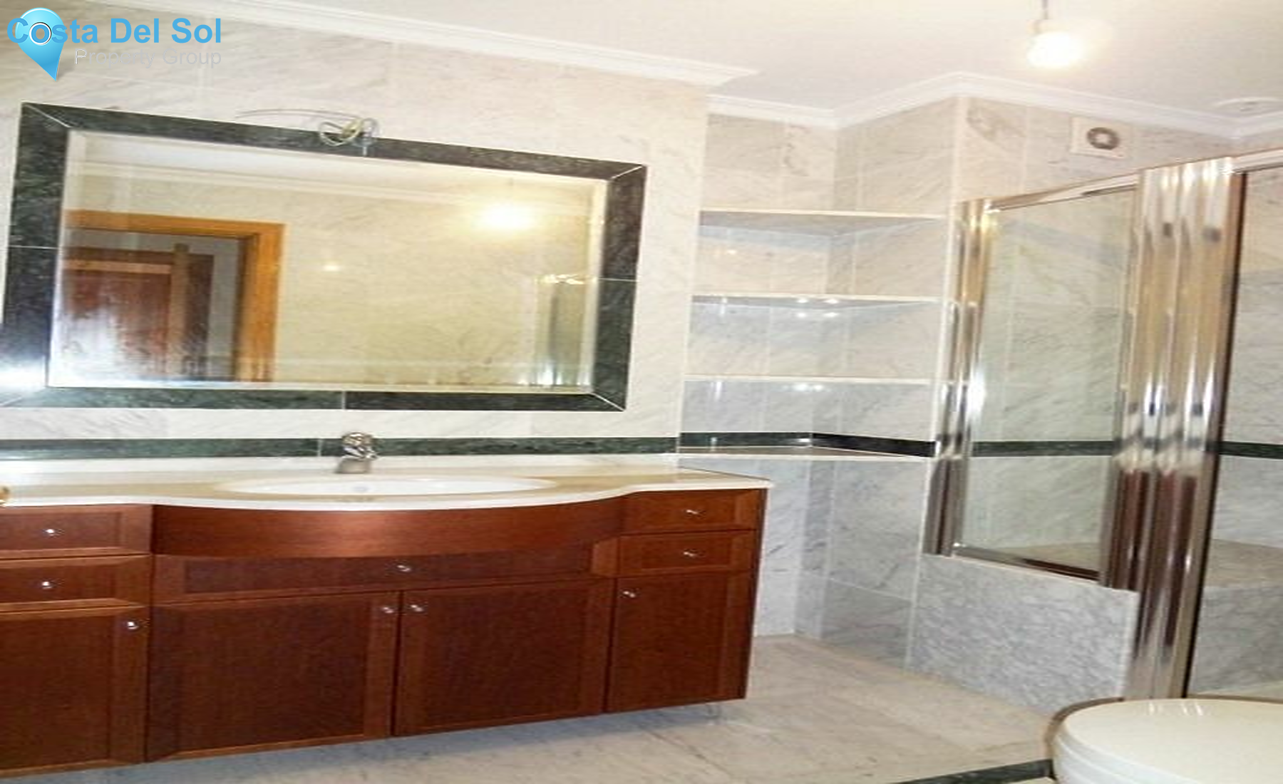 Middle Floor Apartment in Marbella-1520312