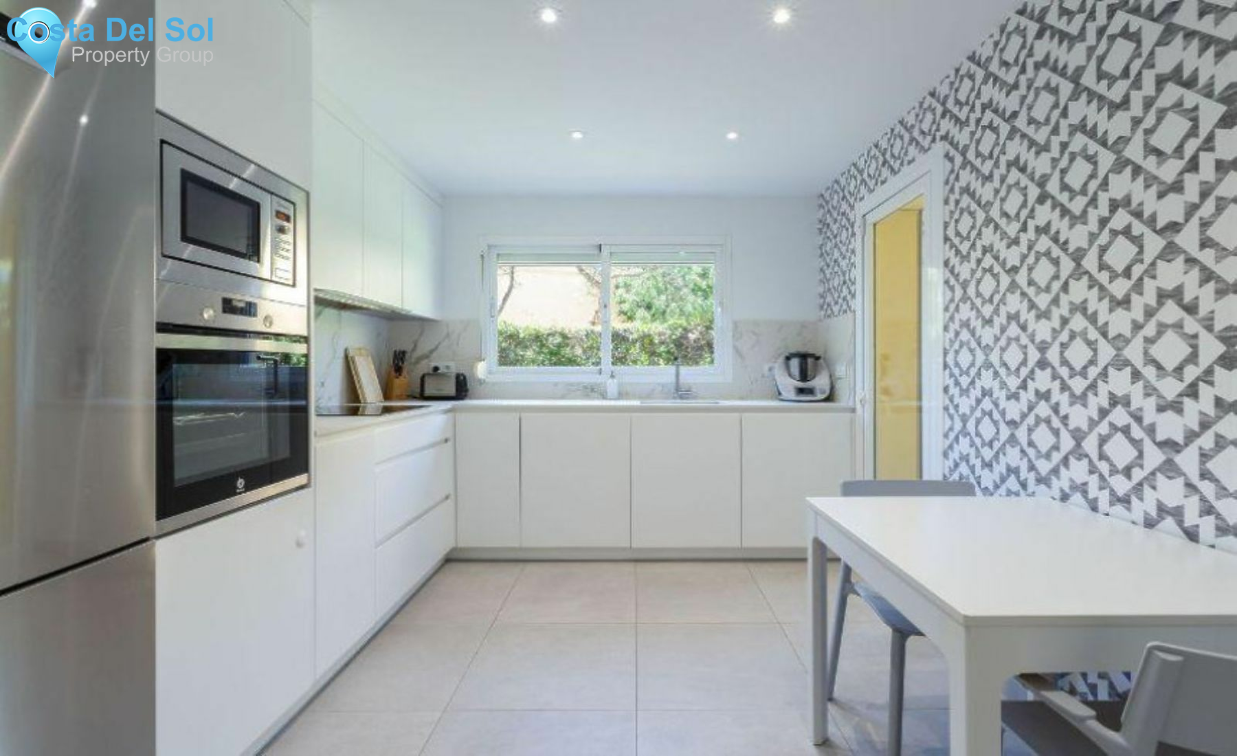 Middle Floor Apartment in Marbella-1545141