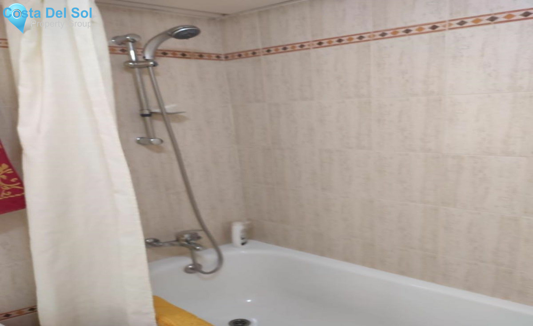 Middle Floor Apartment in Marbella-1548152