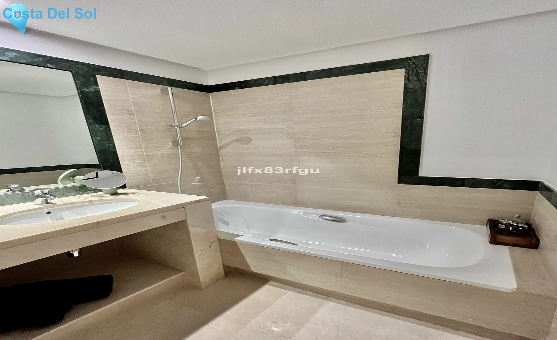 Middle Floor Apartment in Marbella-1551936