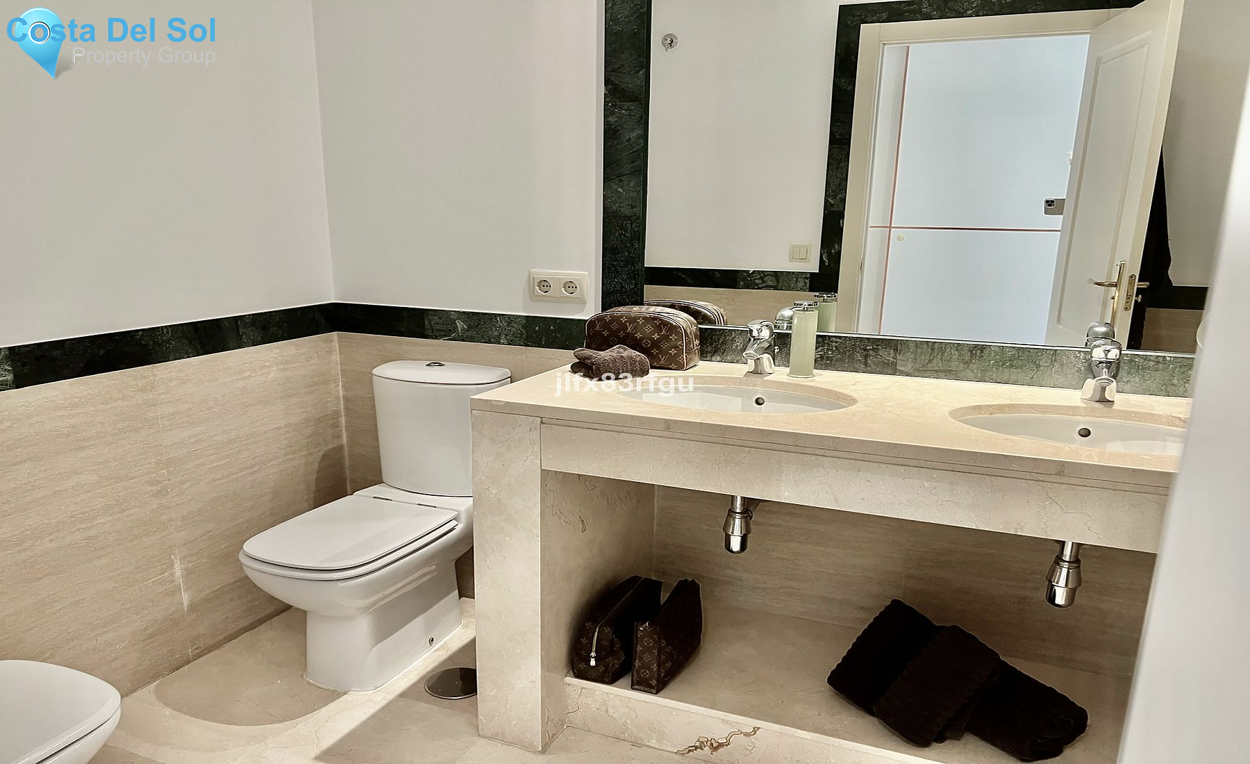 Middle Floor Apartment in Marbella-1551937