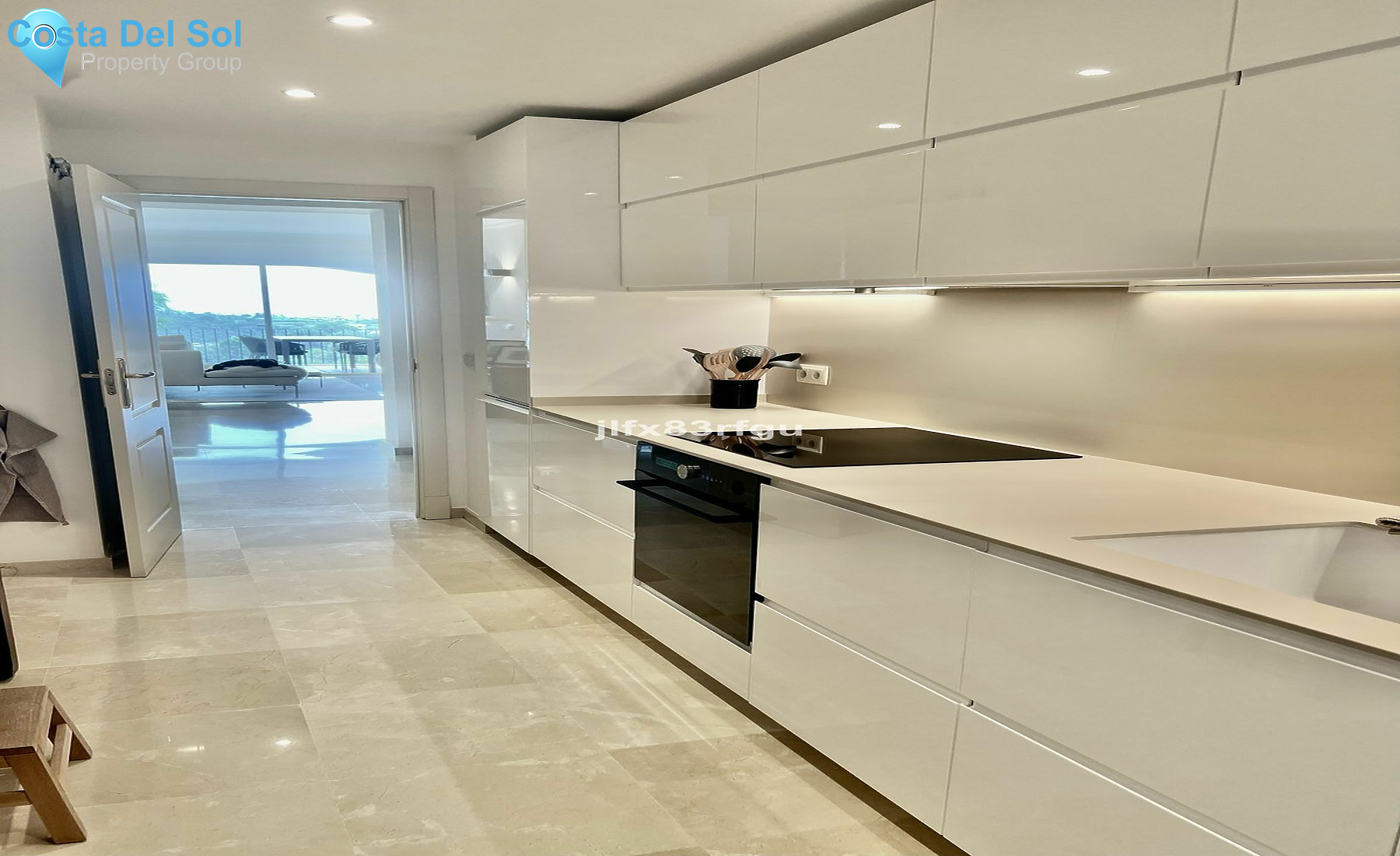 Middle Floor Apartment in Marbella-1551931