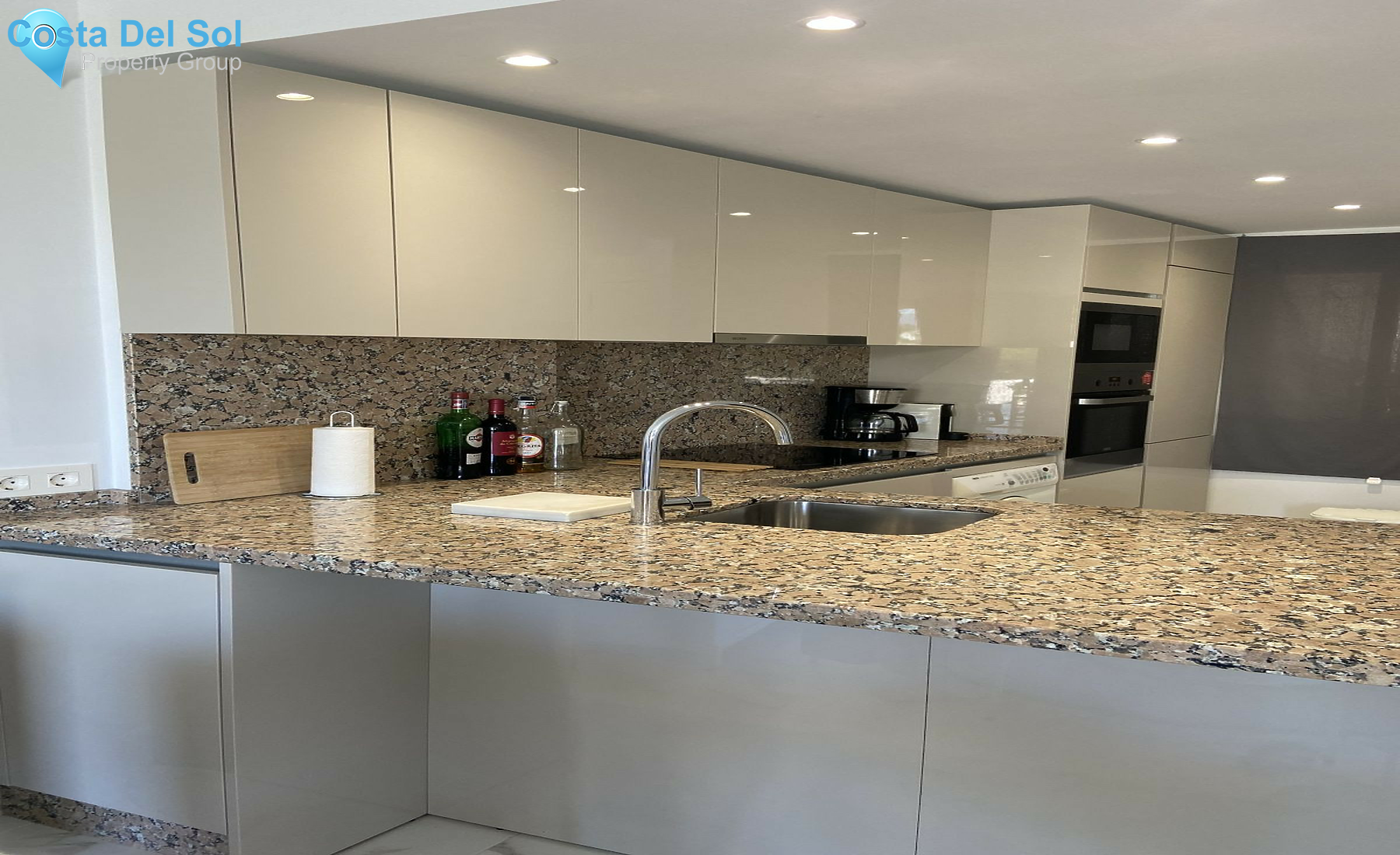 Middle Floor Apartment in Miraflores-1248254