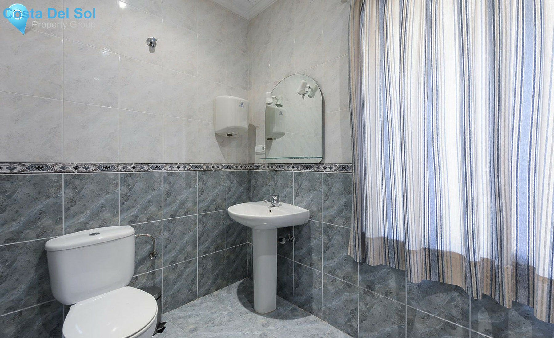 Middle Floor Apartment in Málaga-1243093