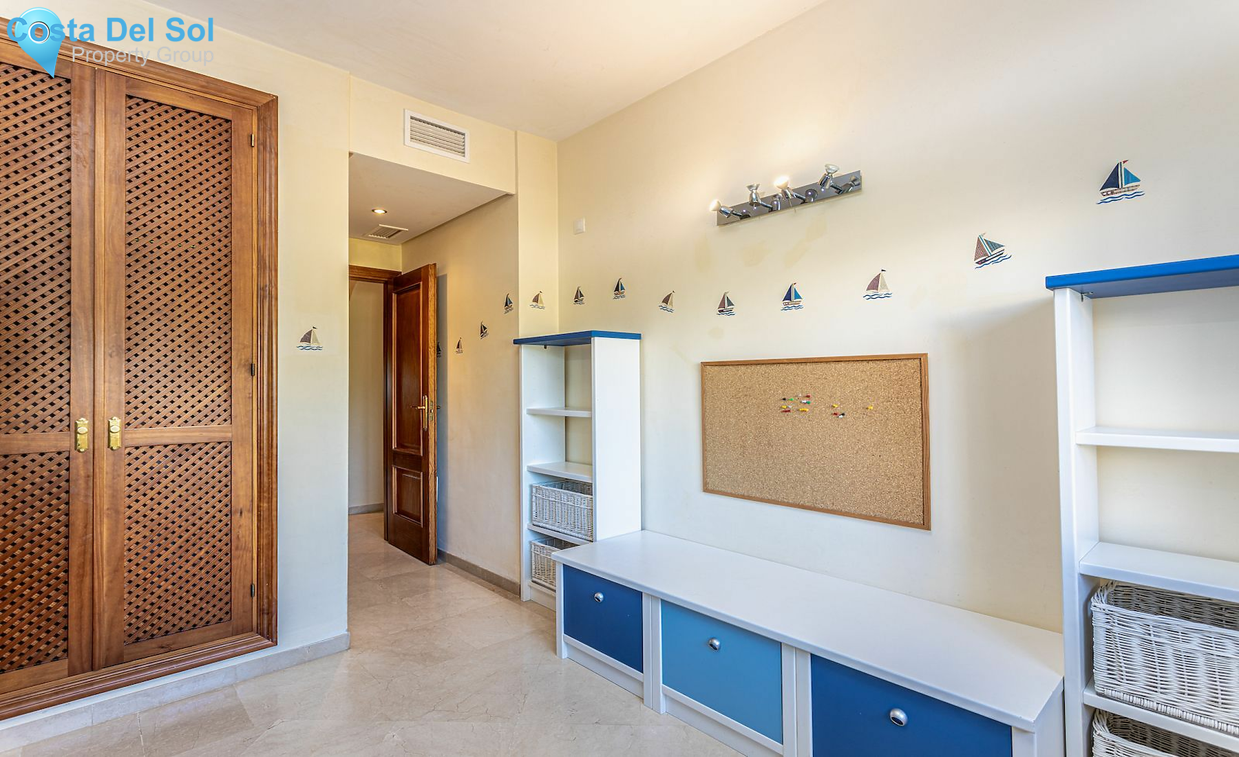 Middle Floor Apartment in New Golden Mile-1135340