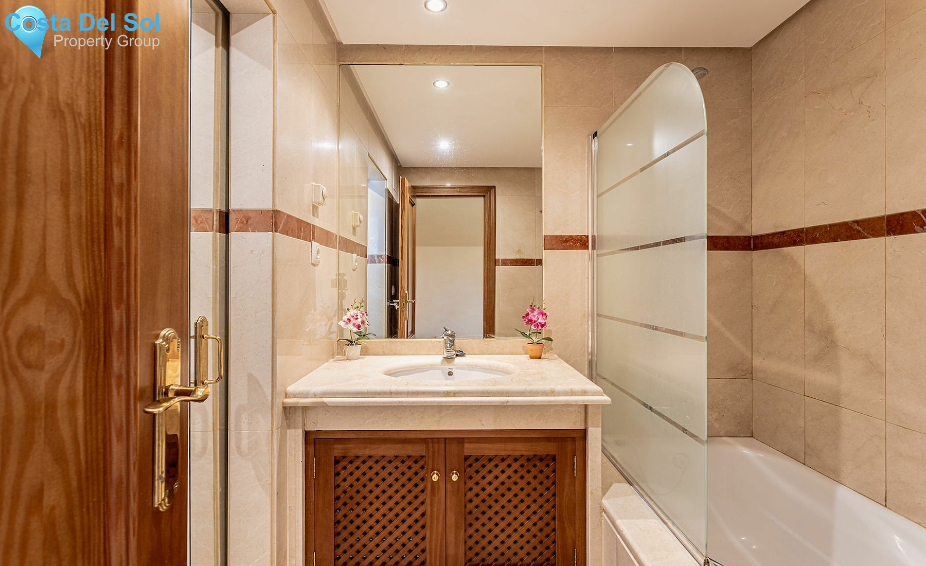 Middle Floor Apartment in New Golden Mile-1135341