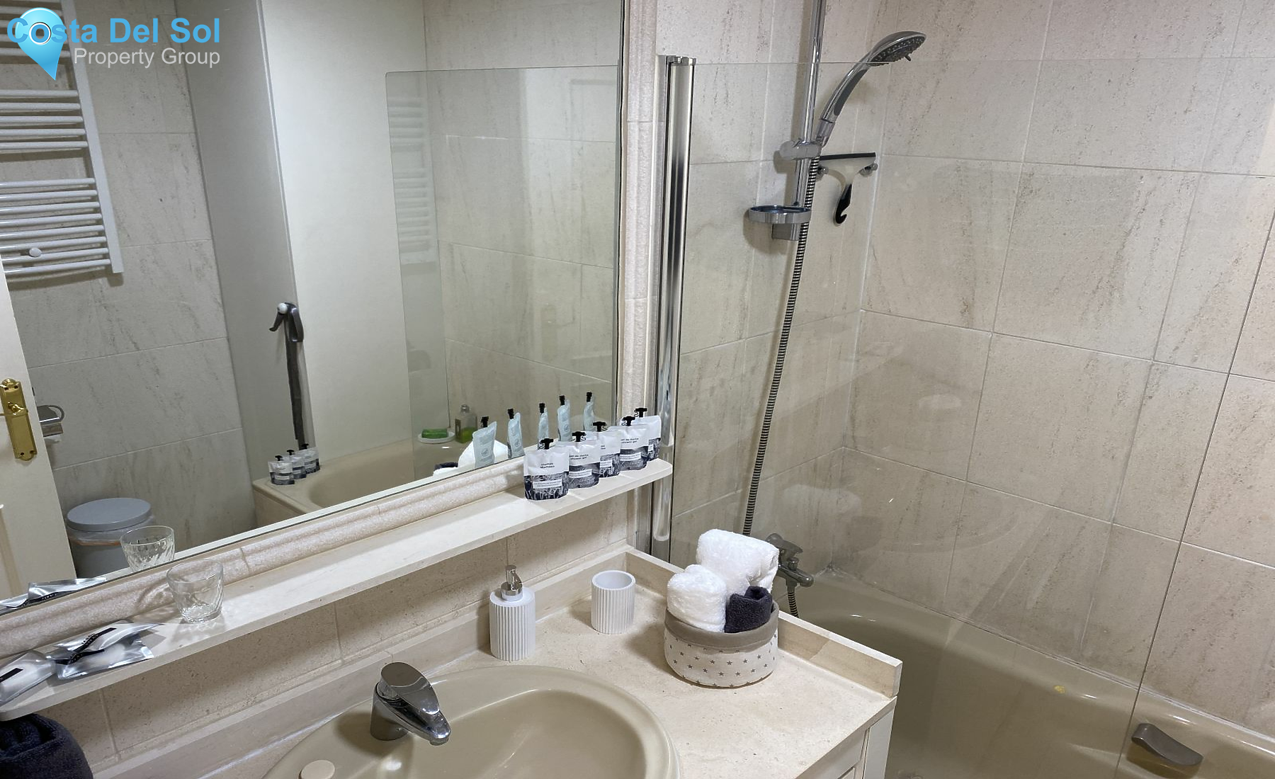 Middle Floor Apartment in New Golden Mile-1163328