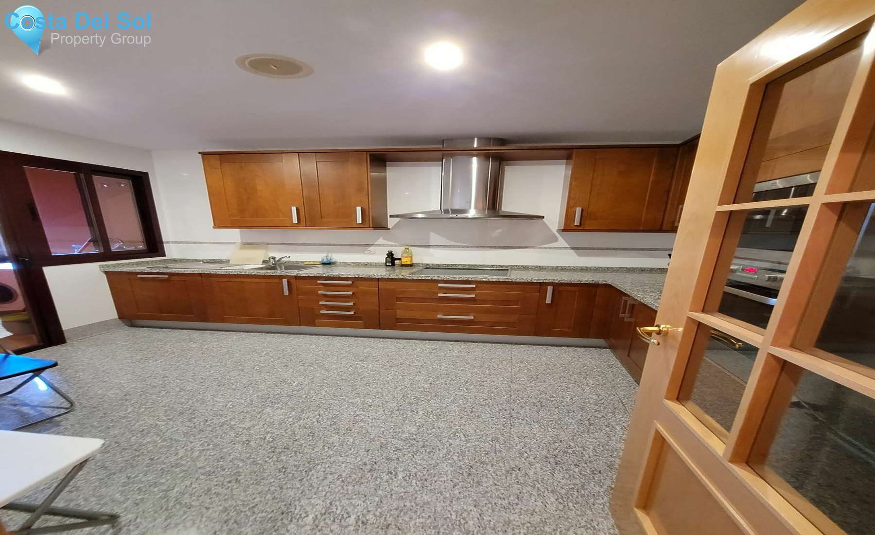 Middle Floor Apartment in New Golden Mile-1430555