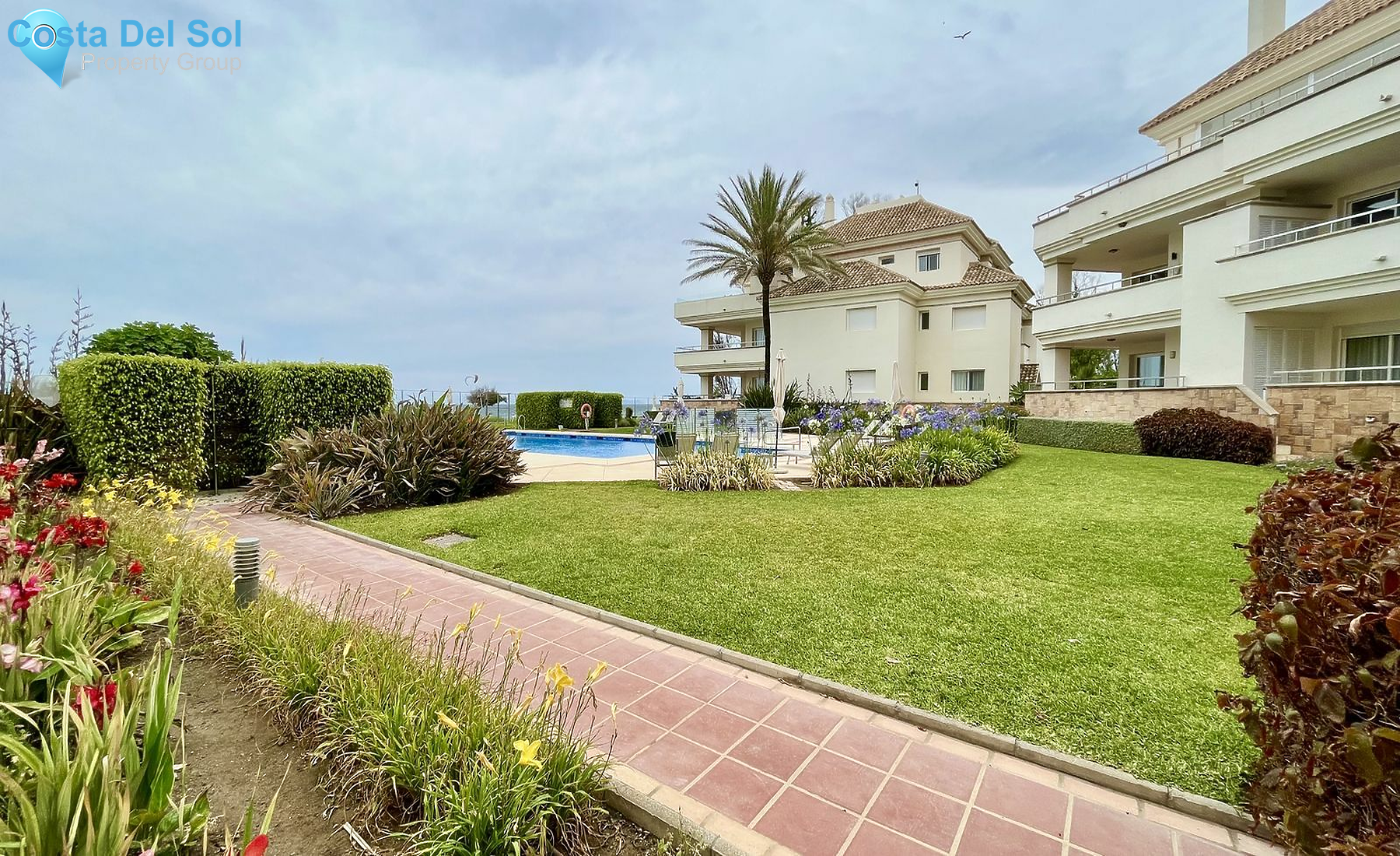 Middle Floor Apartment in New Golden Mile