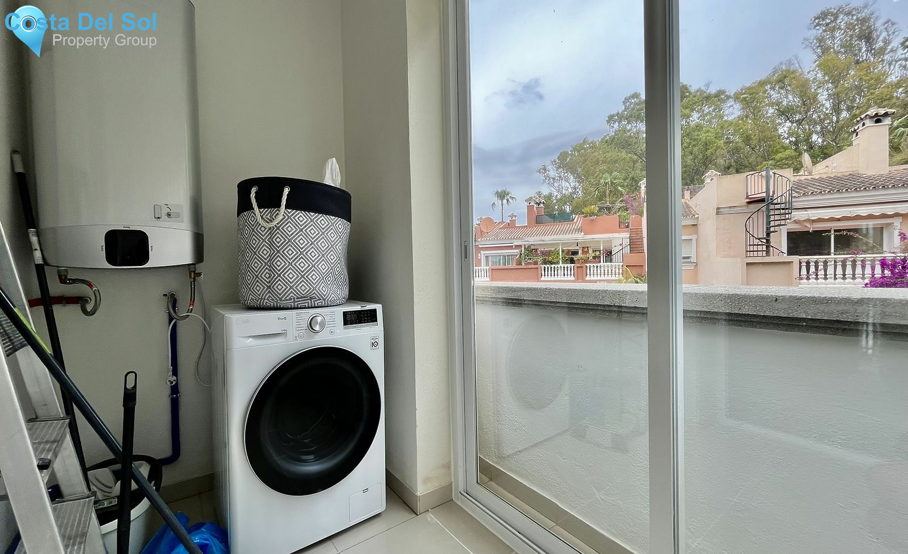 Middle Floor Apartment in New Golden Mile-1469732